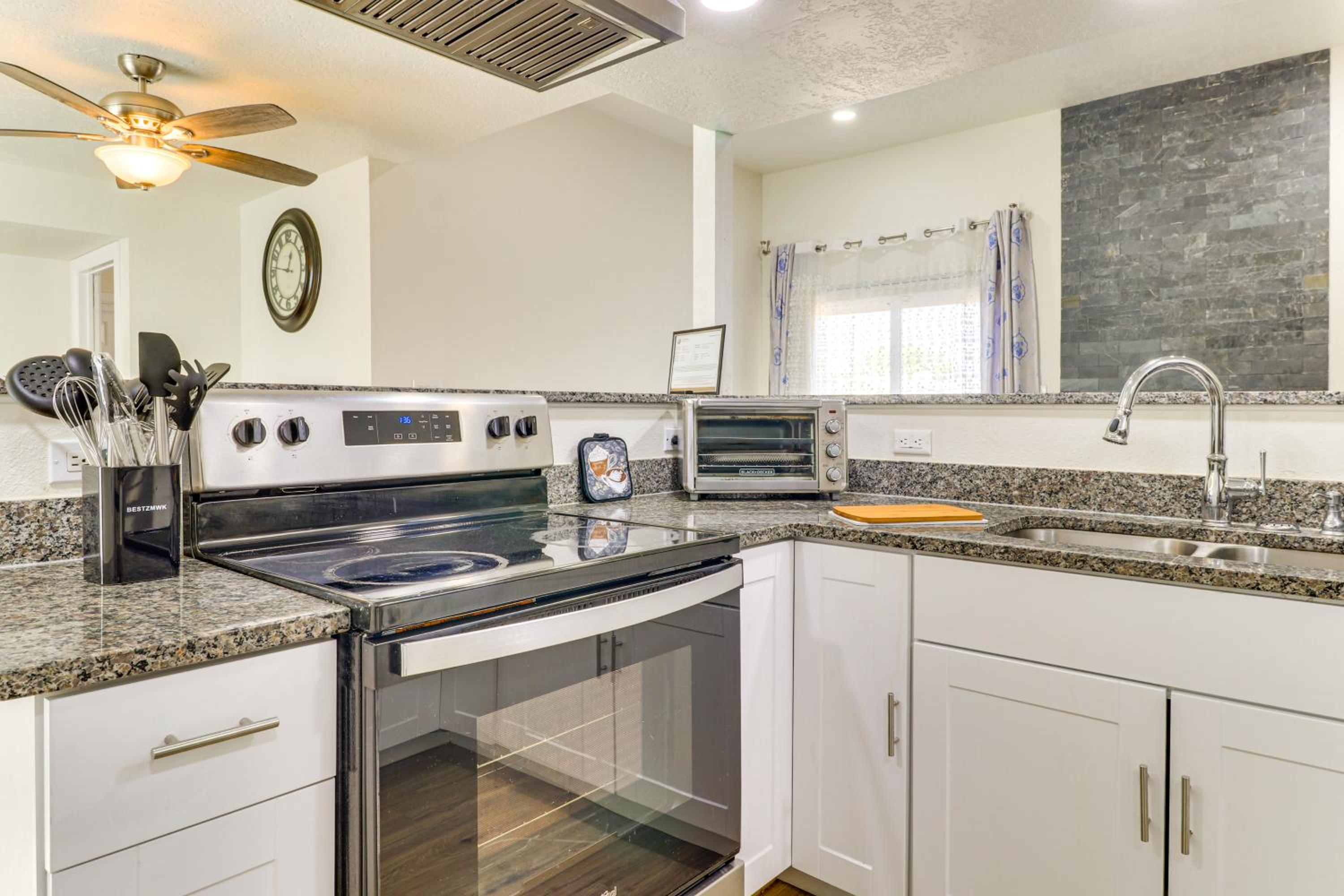 Sandia Foothills Access! Townhome 5 Mi to Uptown