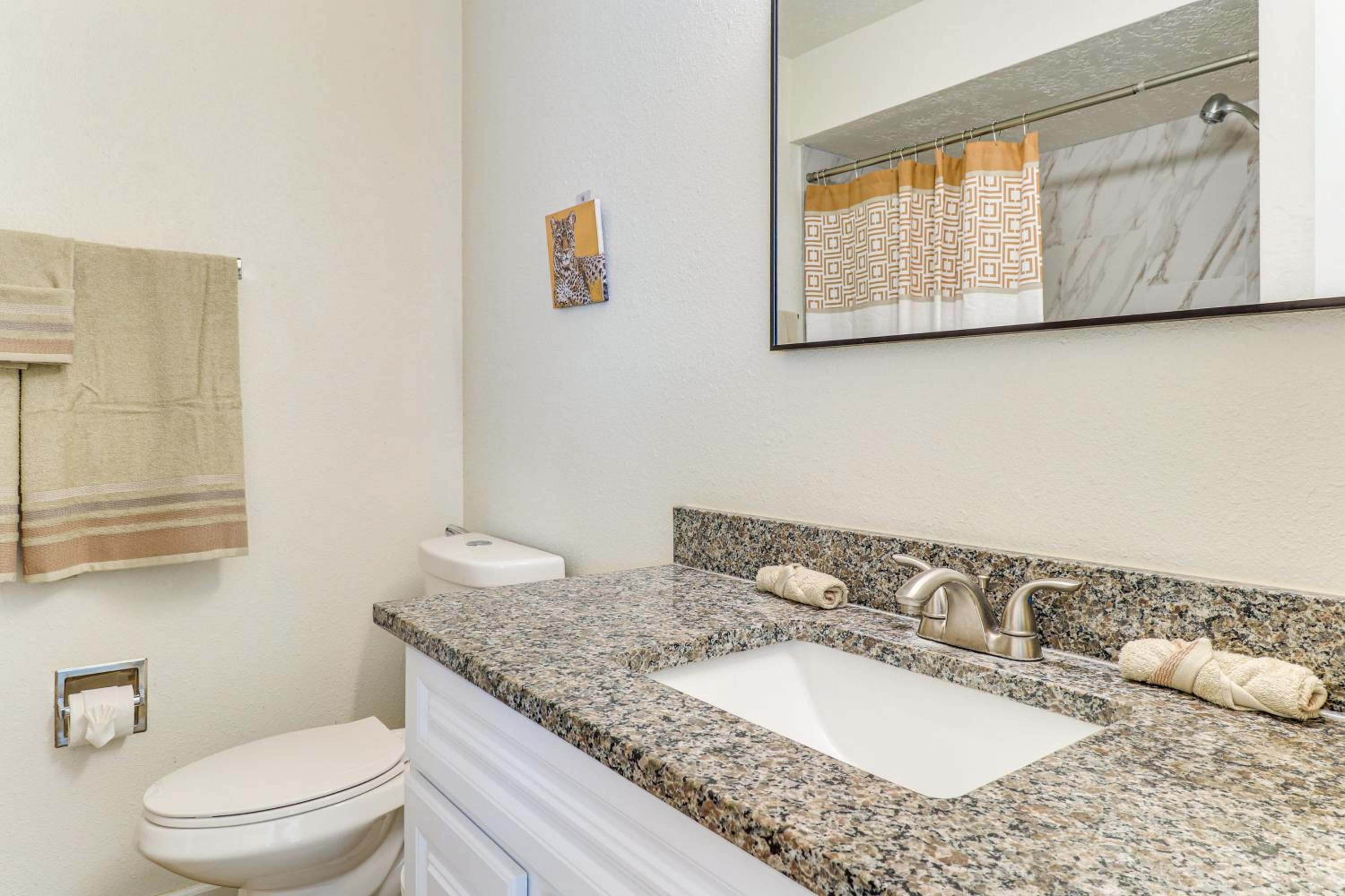 Sandia Foothills Access! Townhome 5 Mi to Uptown
