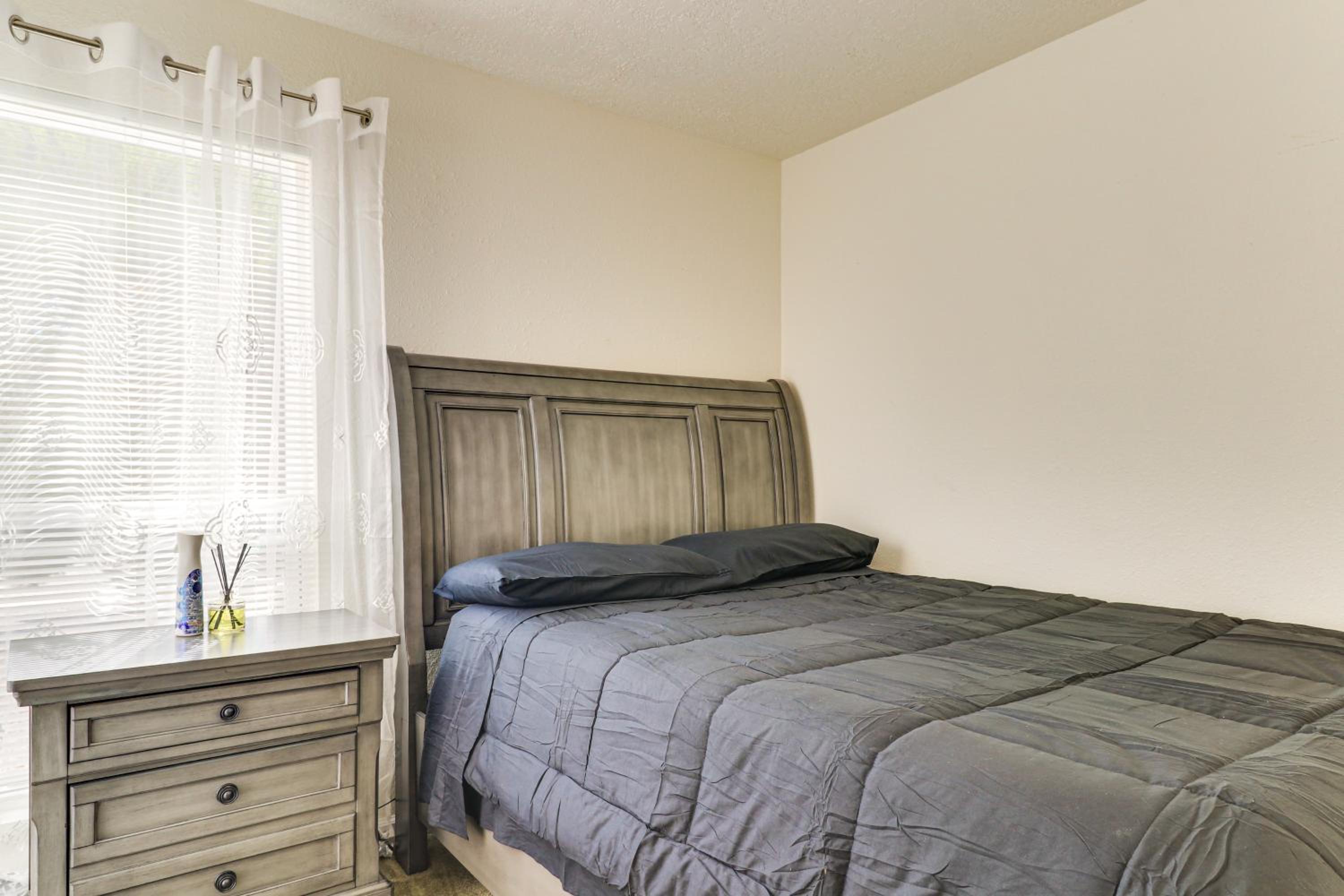 Sandia Foothills Access! Townhome 5 Mi to Uptown