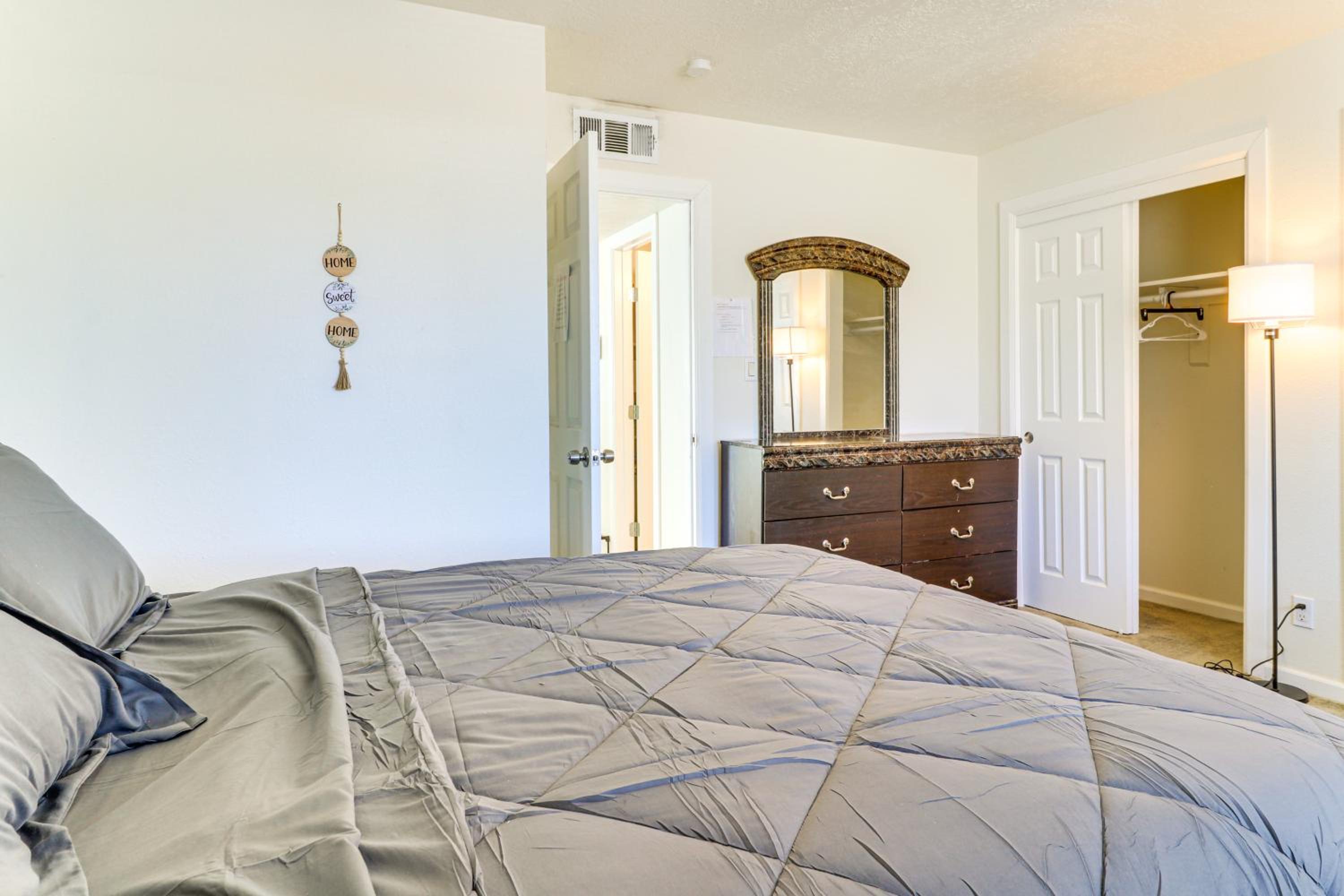 Sandia Foothills Access! Townhome 5 Mi to Uptown
