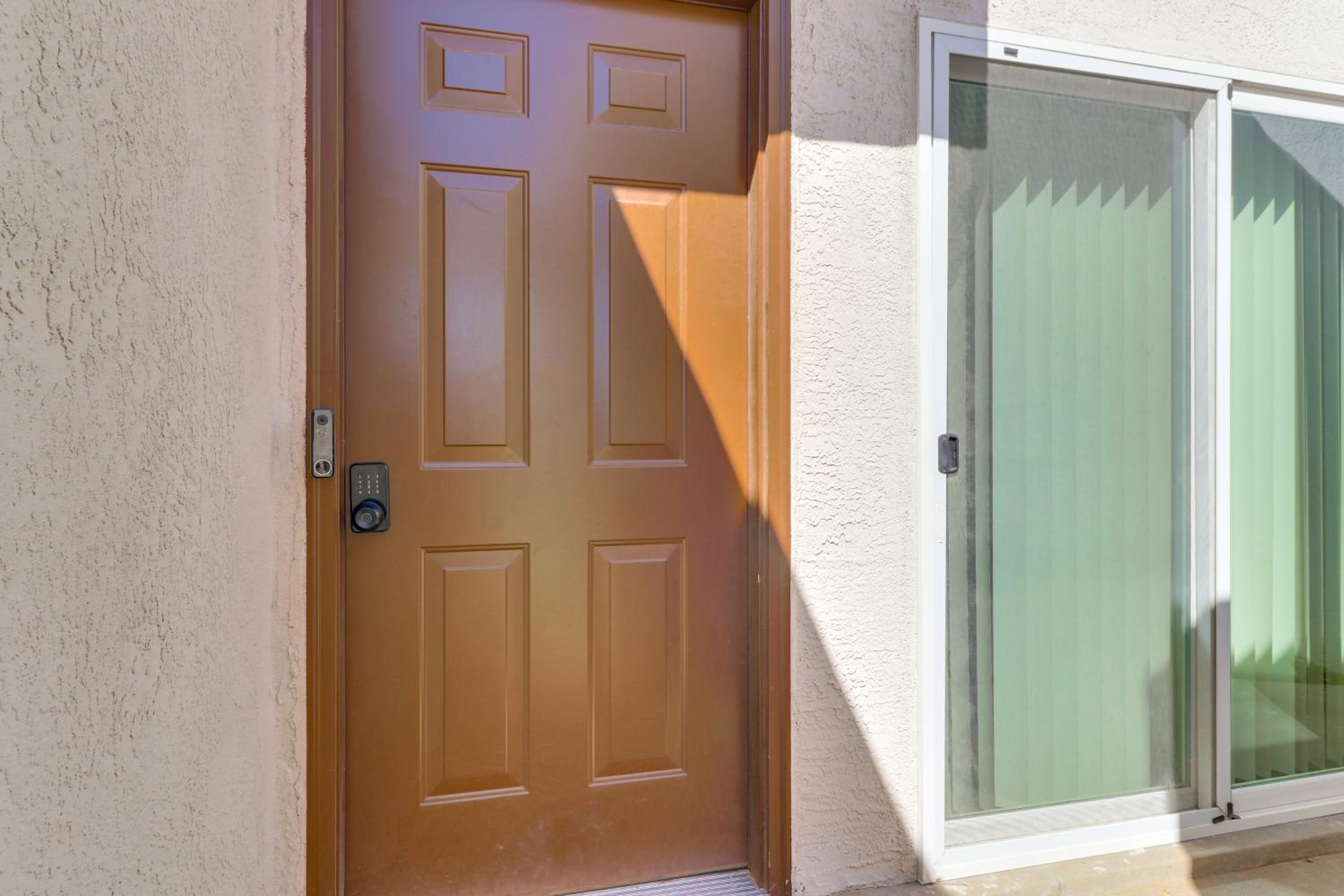 Sandia Foothills Access! Townhome 5 Mi to Uptown