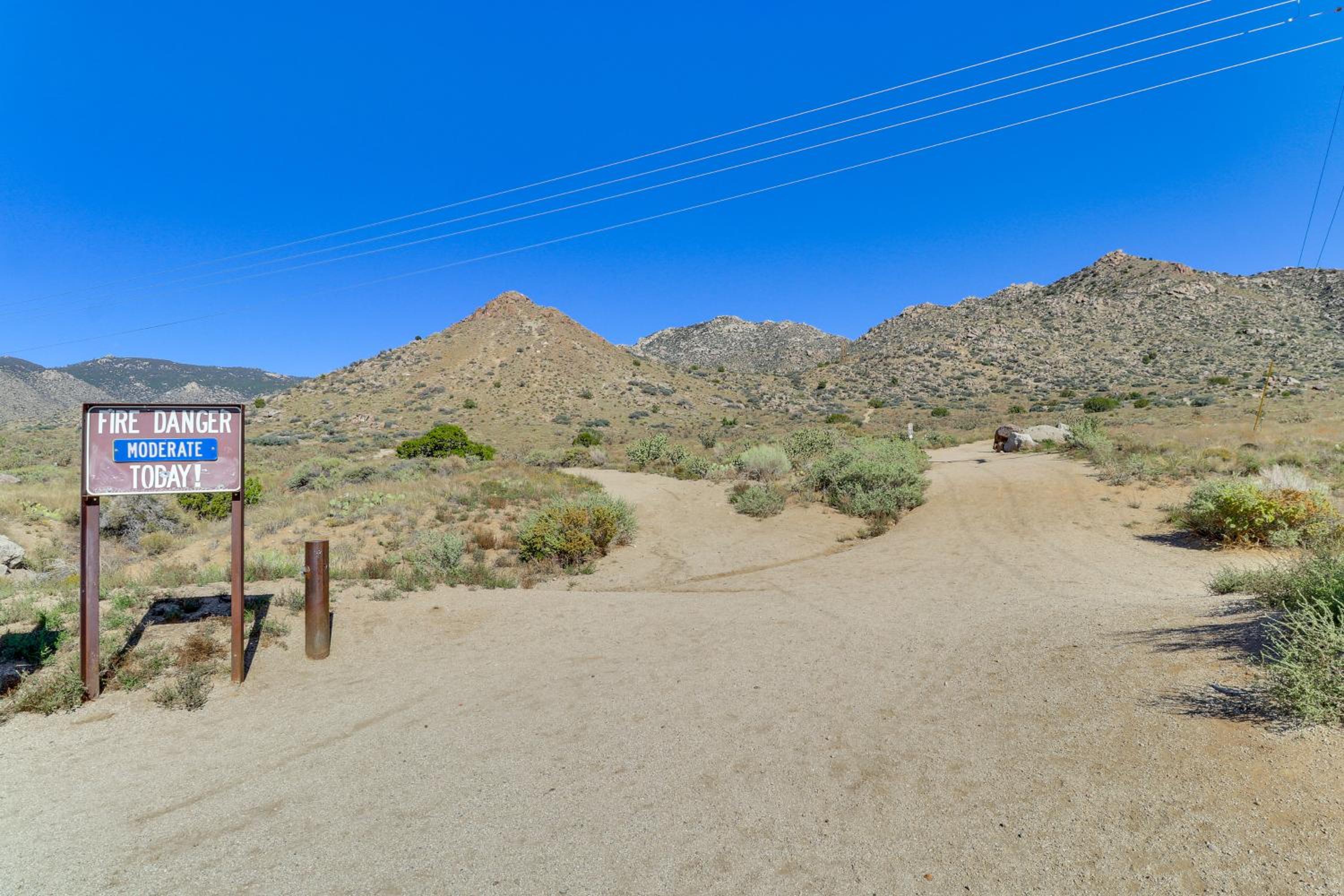 Sandia Foothills Access! Townhome 5 Mi to Uptown