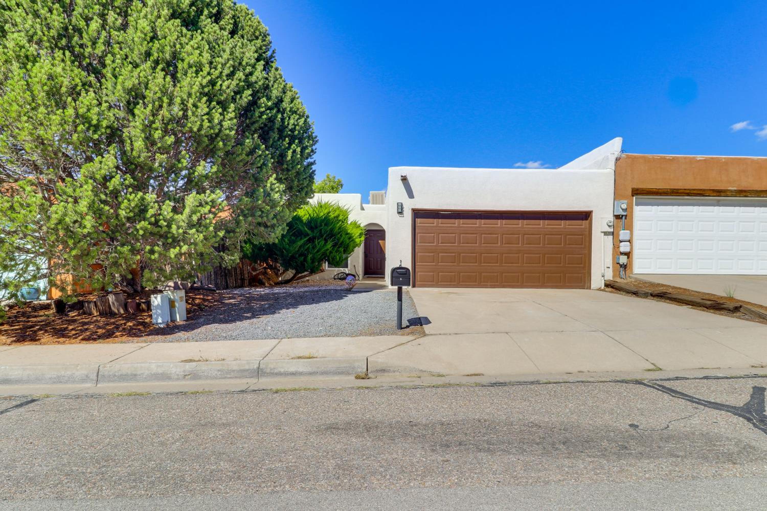 Sandia Foothills Access! Townhome 5 Mi to Uptown