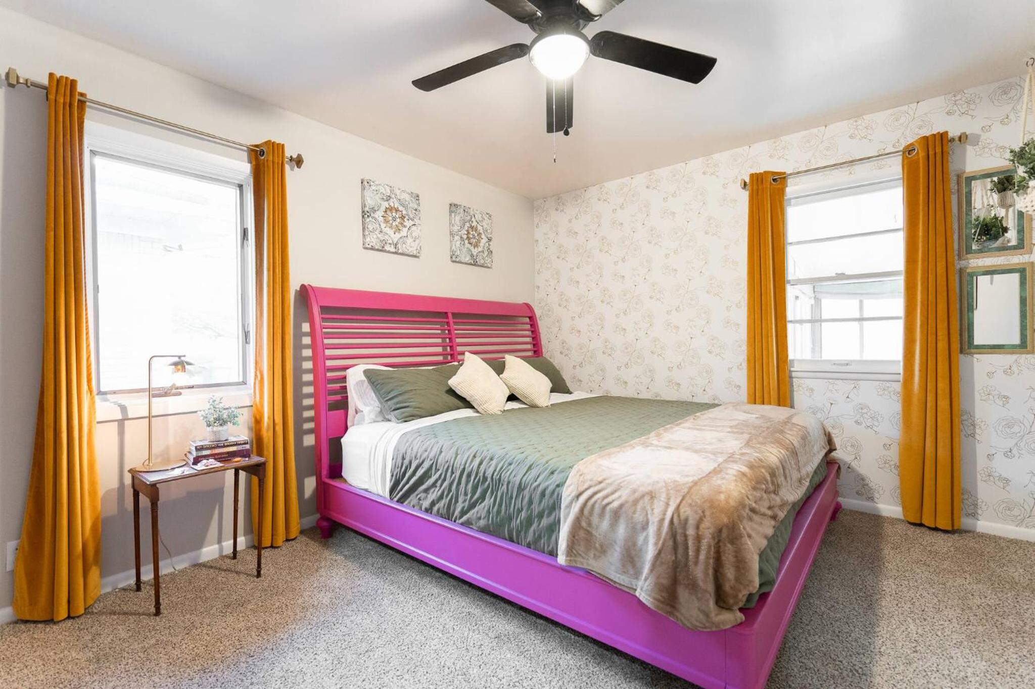 3 Bed 1 and half bath 10 min to downtown Indy