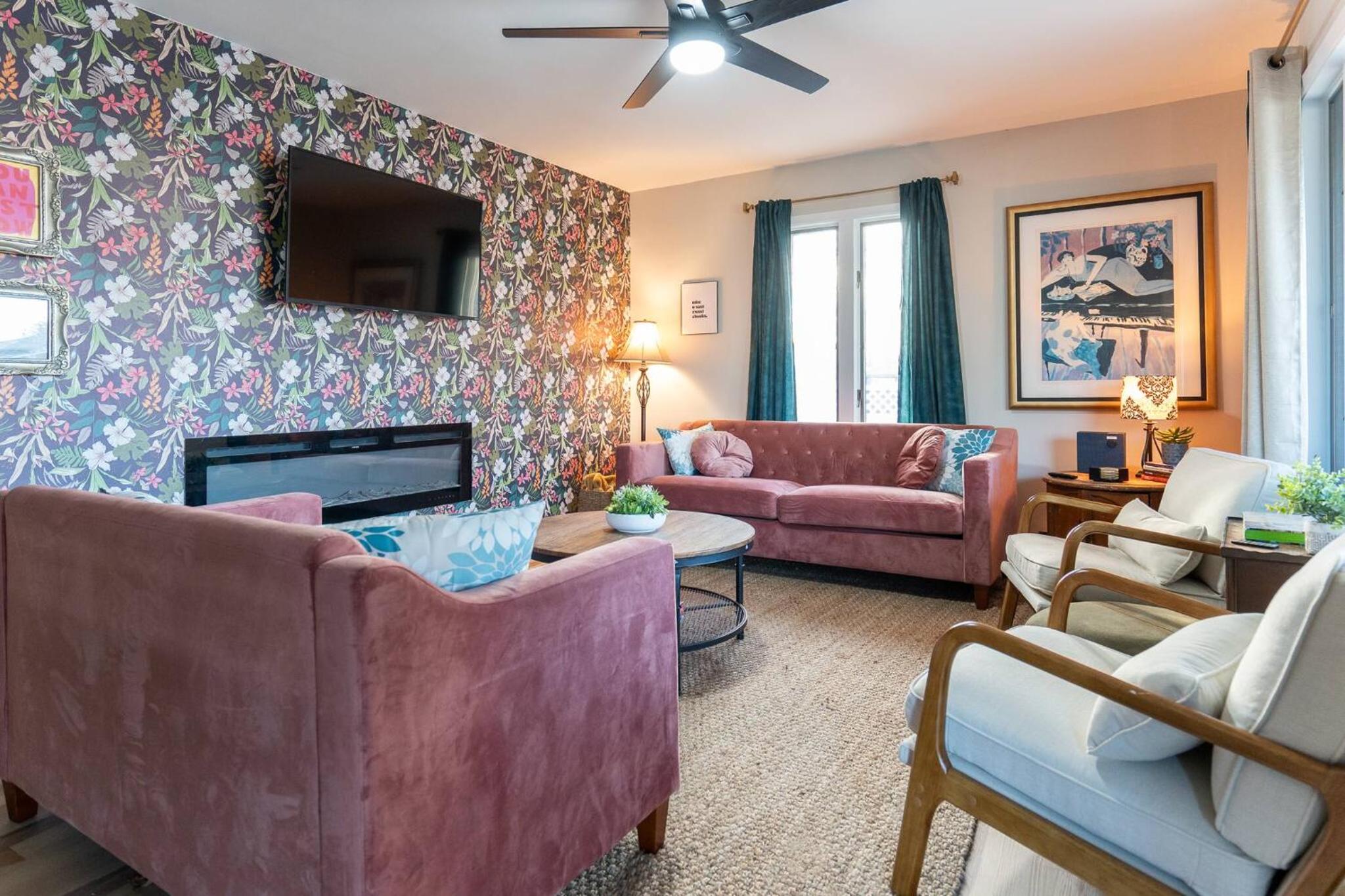 3 Bed 1 and half bath 10 min to downtown Indy