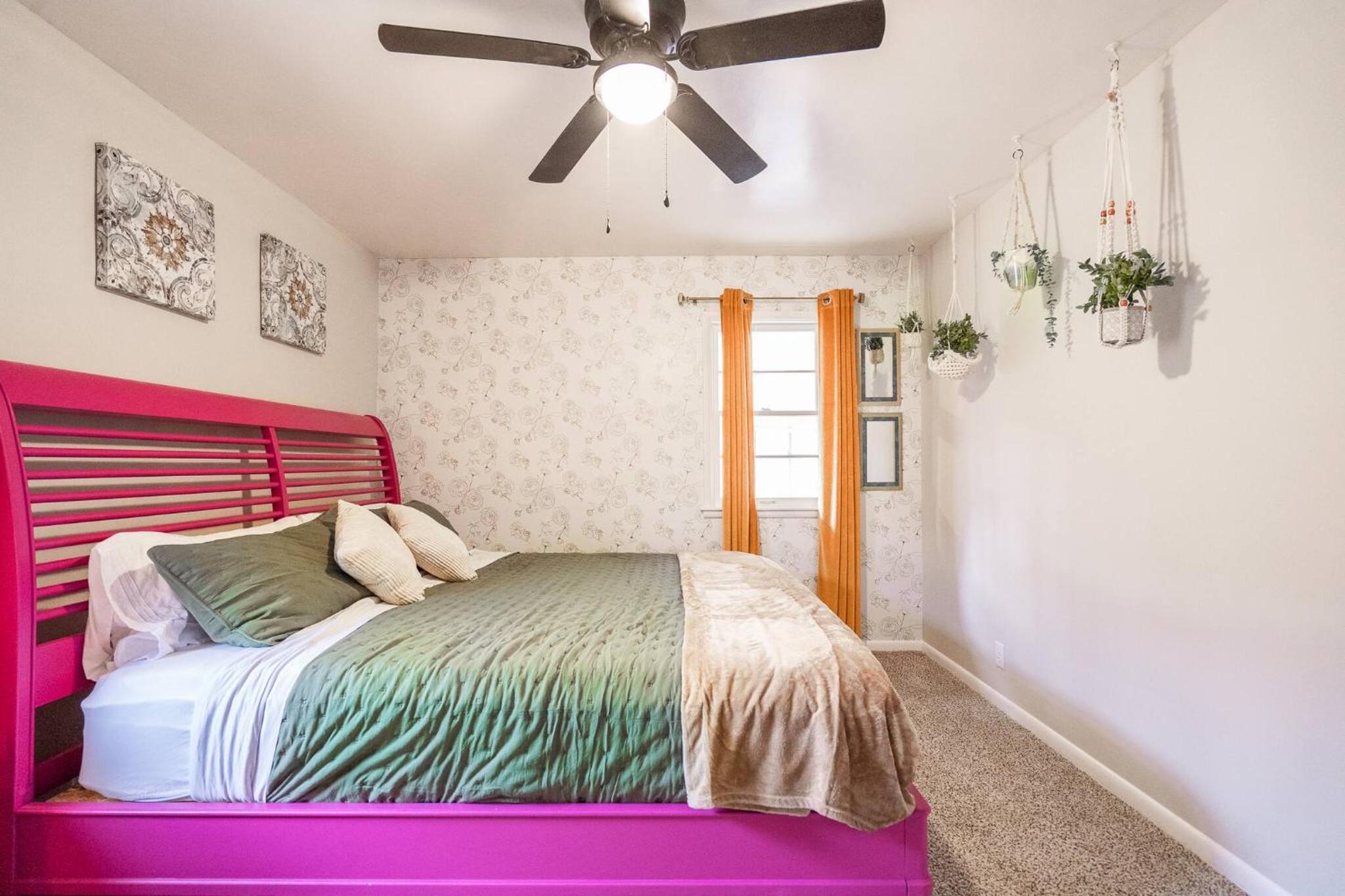 3 Bed 1 and half bath 10 min to downtown Indy