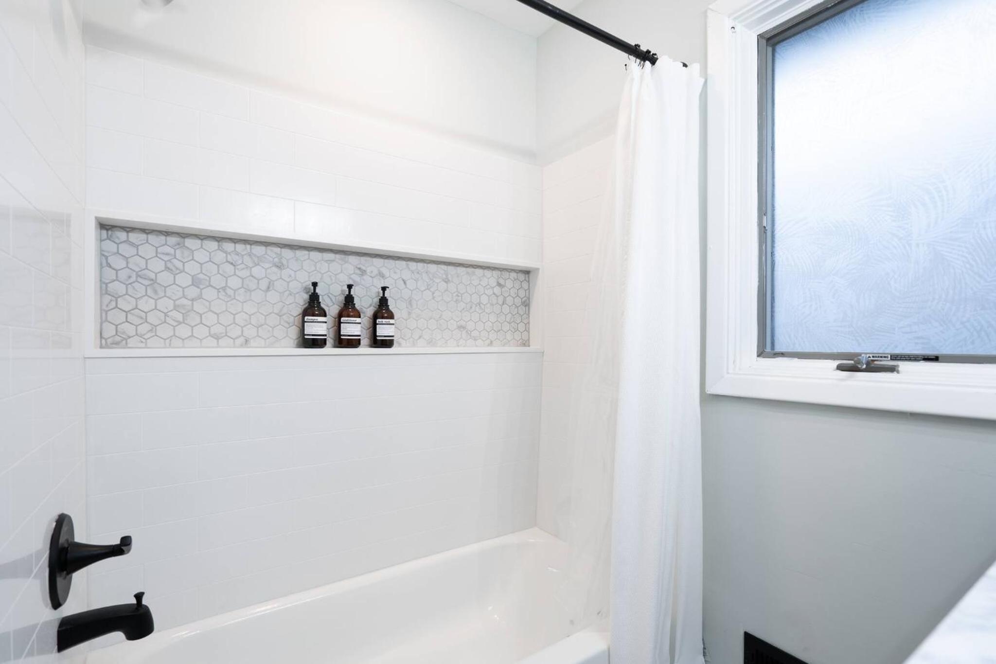 3 Bed 1 and half bath 10 min to downtown Indy