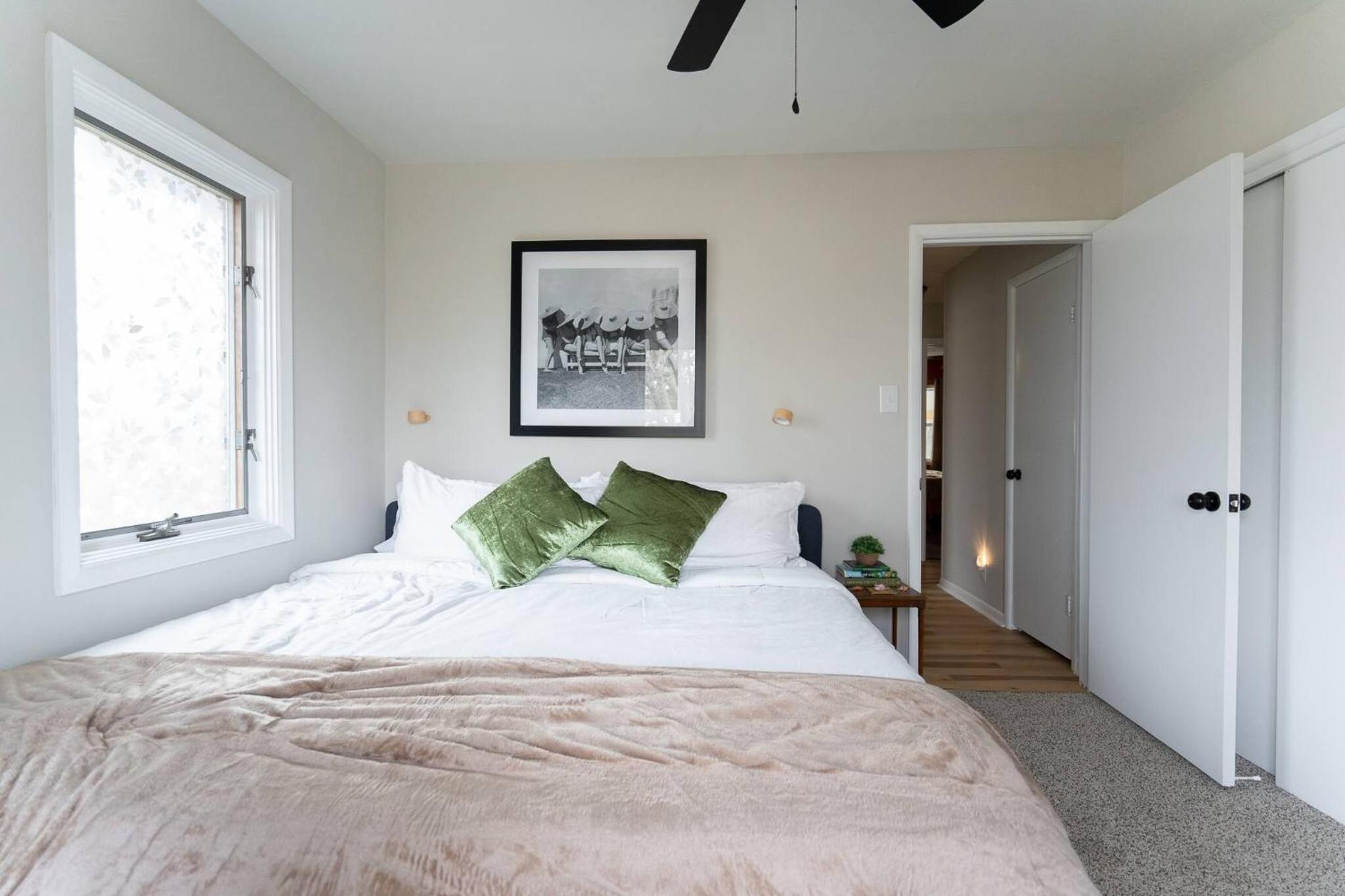 3 Bed 1 and half bath 10 min to downtown Indy