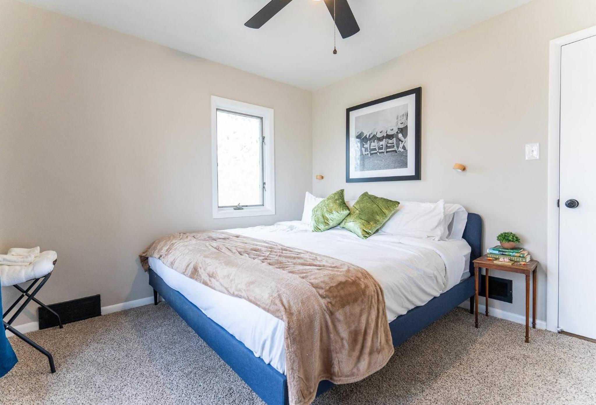 3 Bed 1 and half bath 10 min to downtown Indy