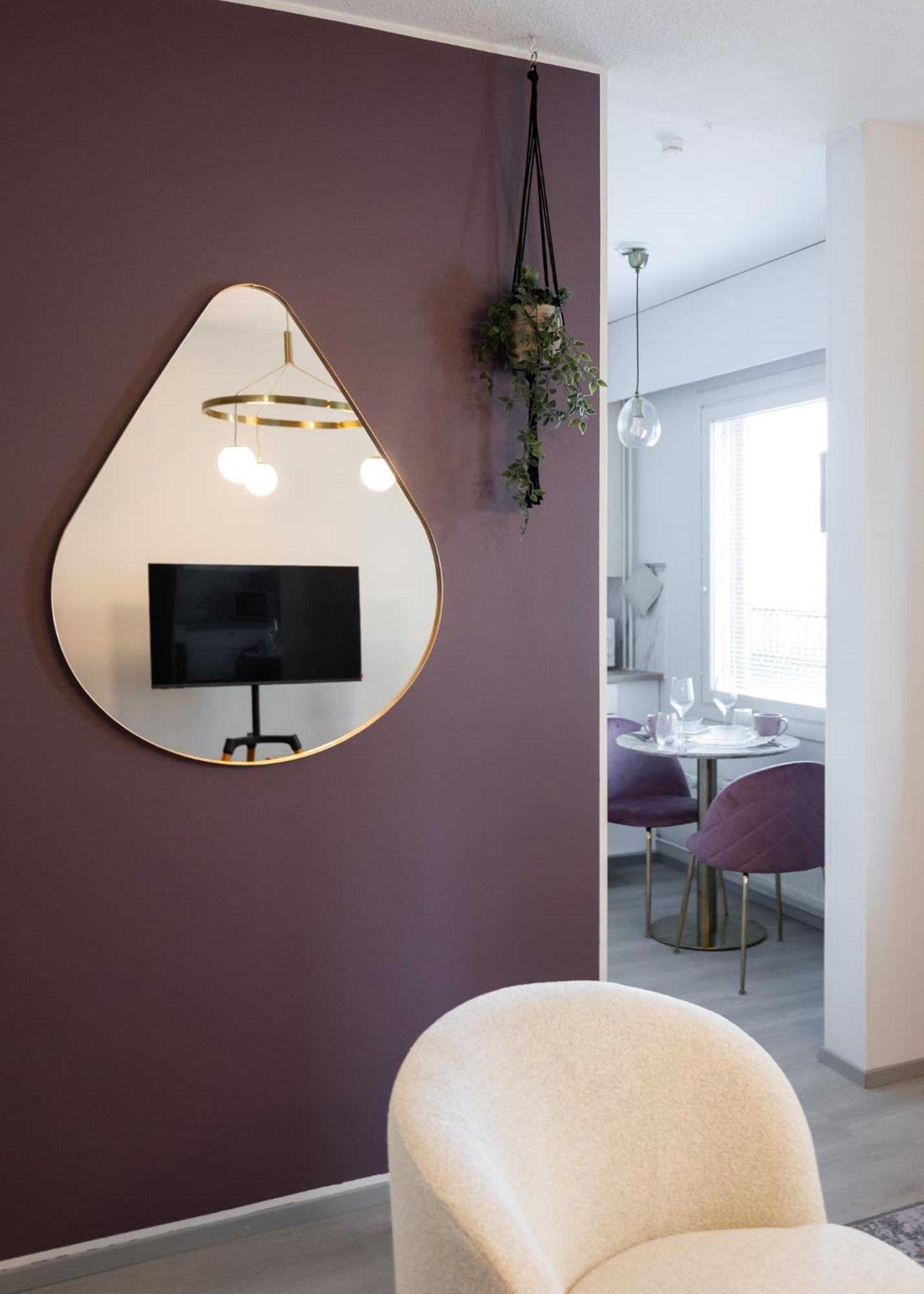 Pluminous Studio- Free Parking- No staircase