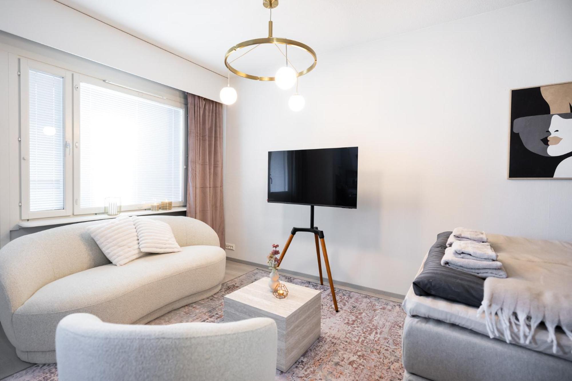 Pluminous Studio- Free Parking- No staircase
