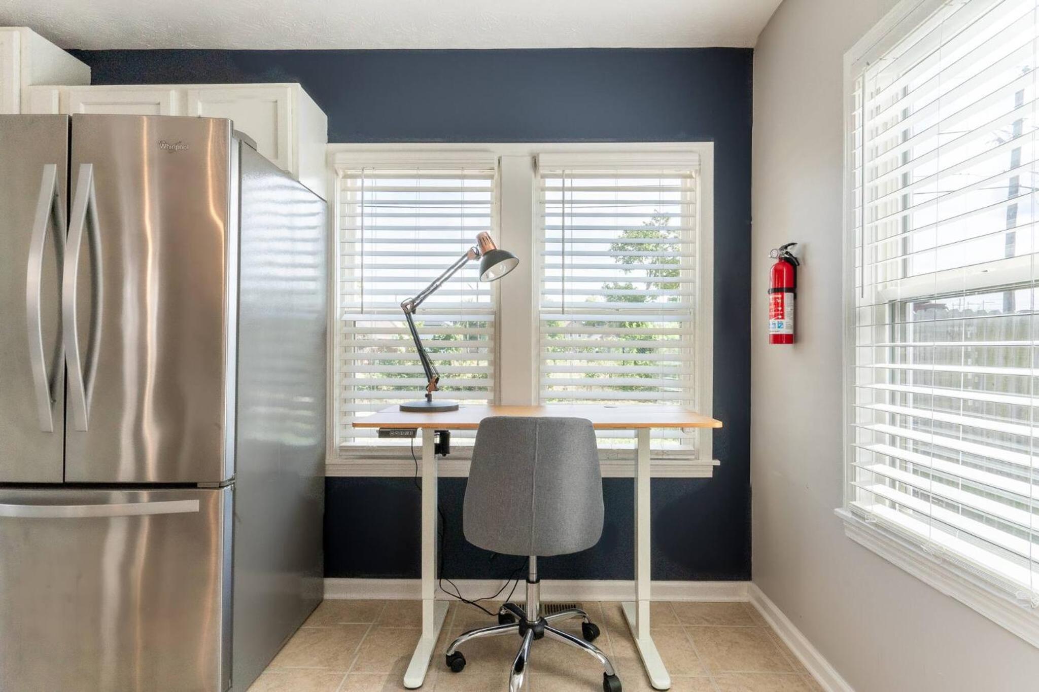 Capitol House - 3 Bed 1 Full and 1 Half Bath, Pet Friendly with Hot Tub walk to Lucas Oil Stadium