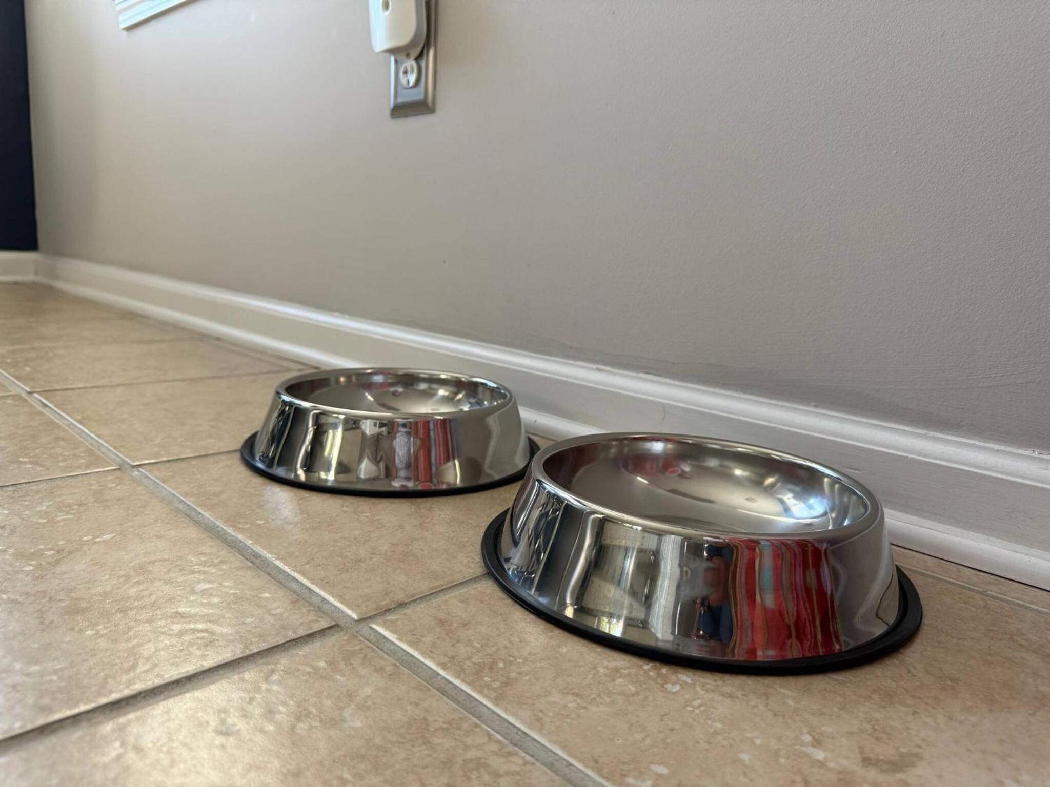 Capitol House - 3 Bed 1 Full and 1 Half Bath, Pet Friendly with Hot Tub walk to Lucas Oil Stadium