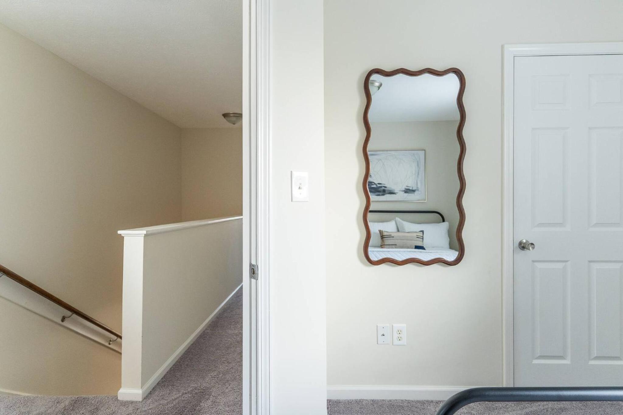 Capitol House - 3 Bed 1 Full and 1 Half Bath, Pet Friendly with Hot Tub walk to Lucas Oil Stadium