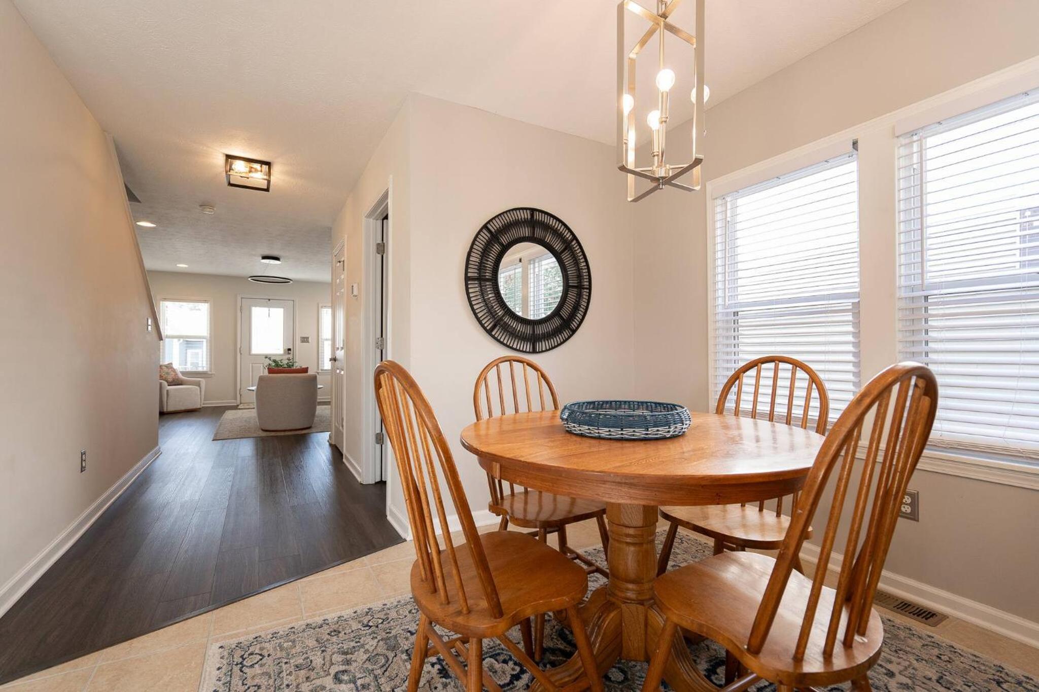 Capitol House - 3 Bed 1 Full and 1 Half Bath, Pet Friendly with Hot Tub walk to Lucas Oil Stadium