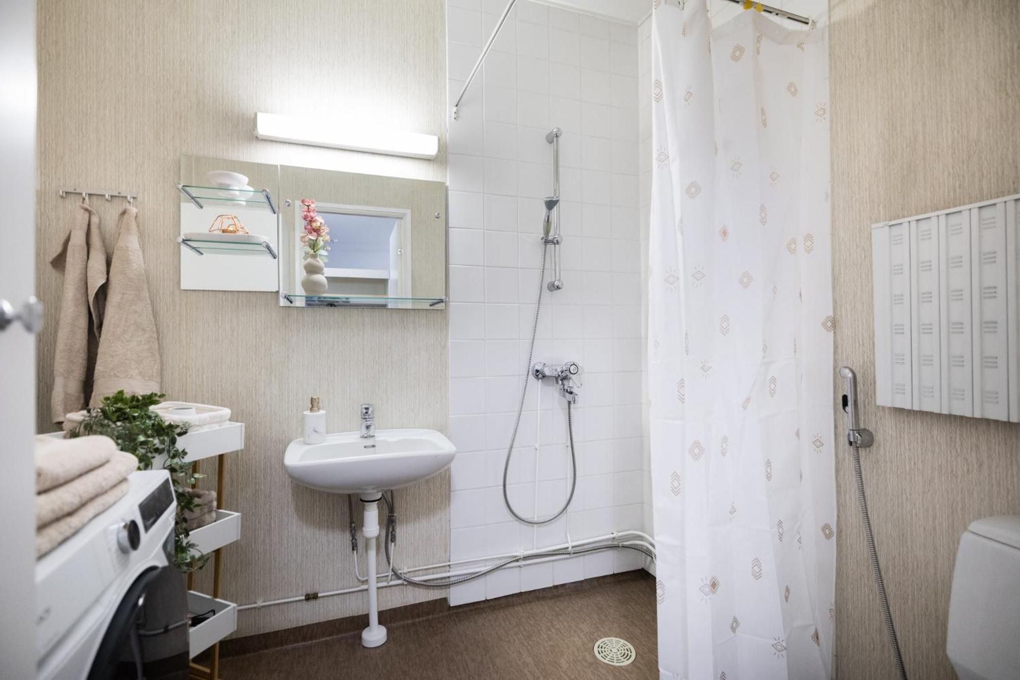 Pluminous Studio- Free Parking- No staircase