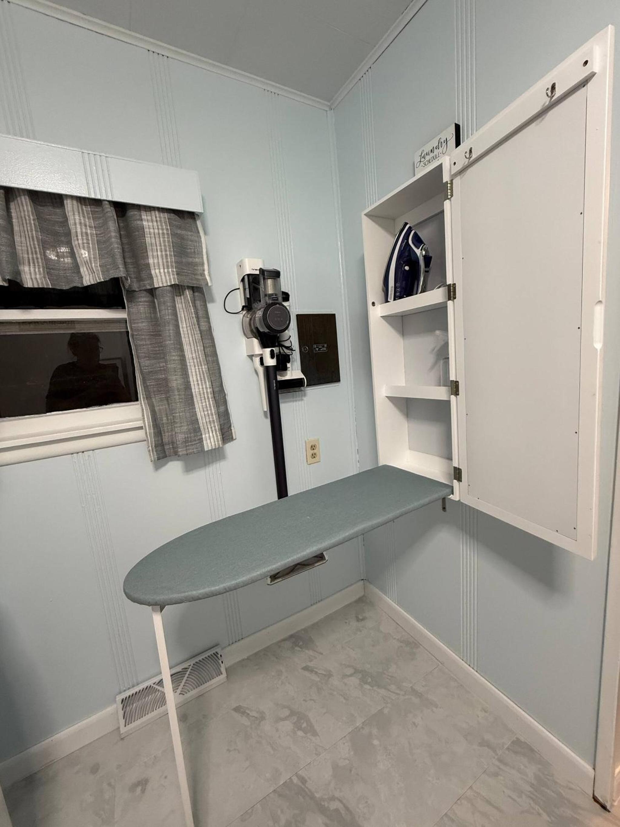 3 Bed Bath with yard and Fire Pit- Charming Small Town Exploring