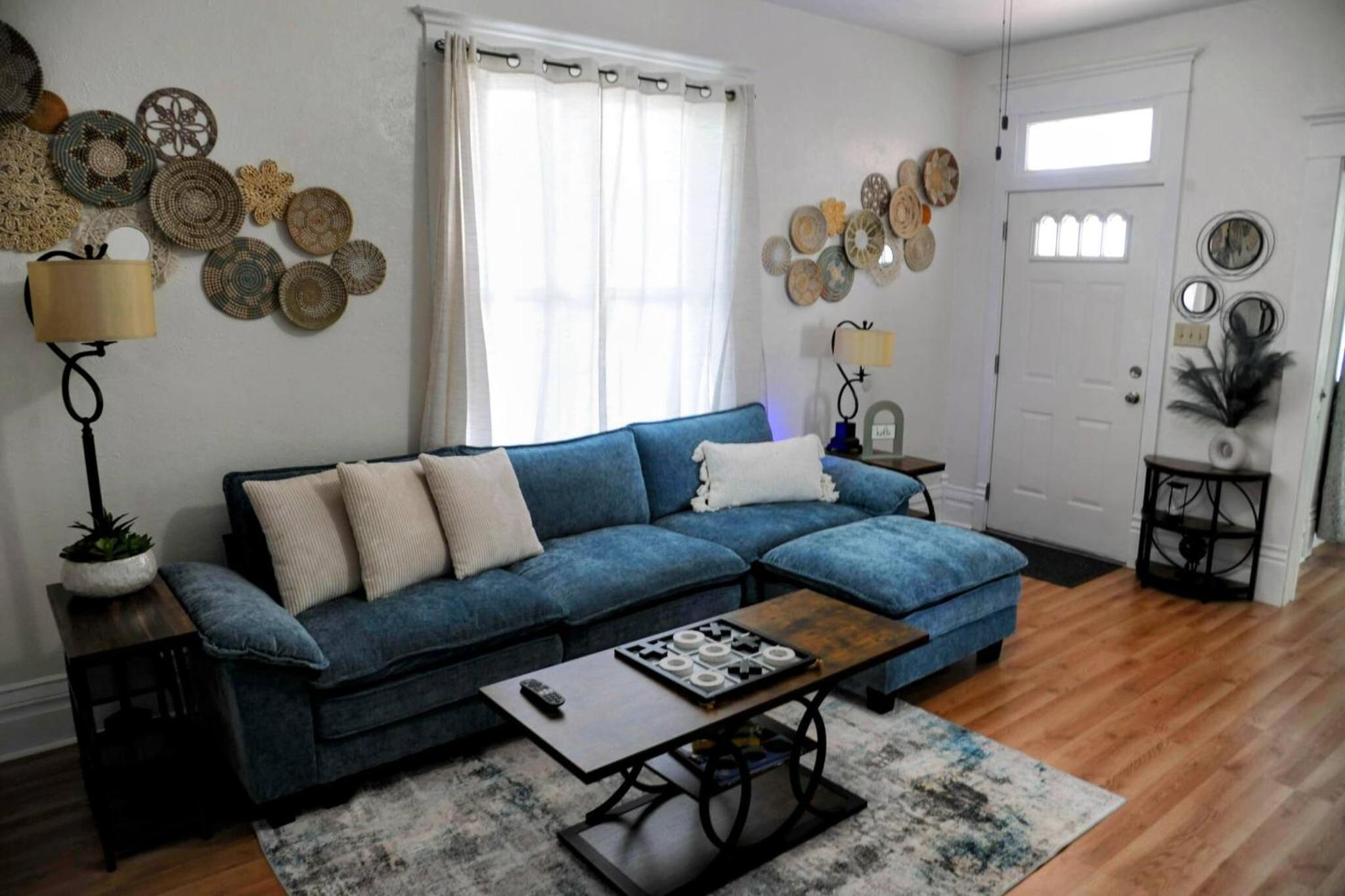 3 Bed Bath with yard and Fire Pit- Charming Small Town Exploring