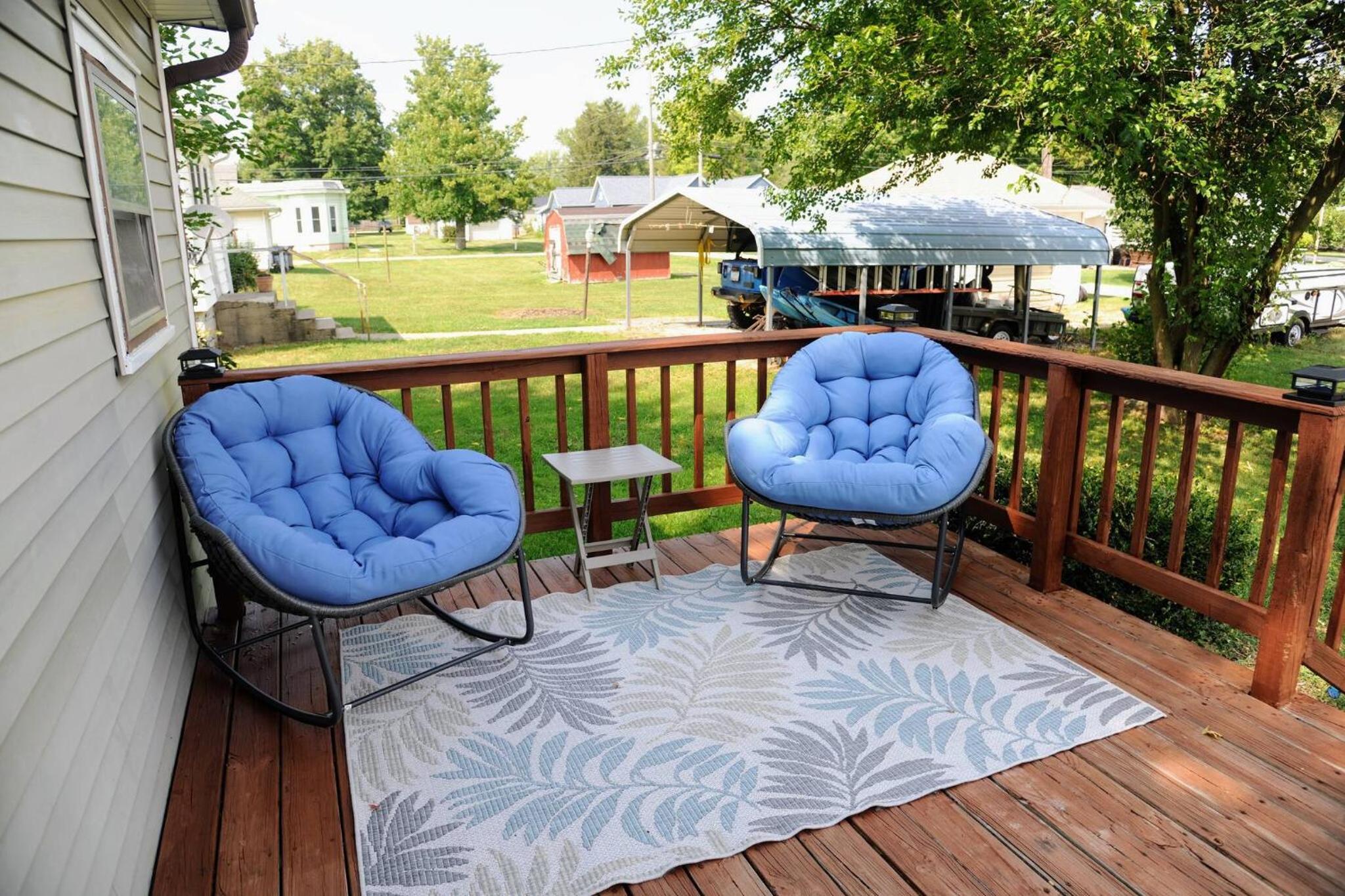 3 Bed Bath with yard and Fire Pit- Charming Small Town Exploring