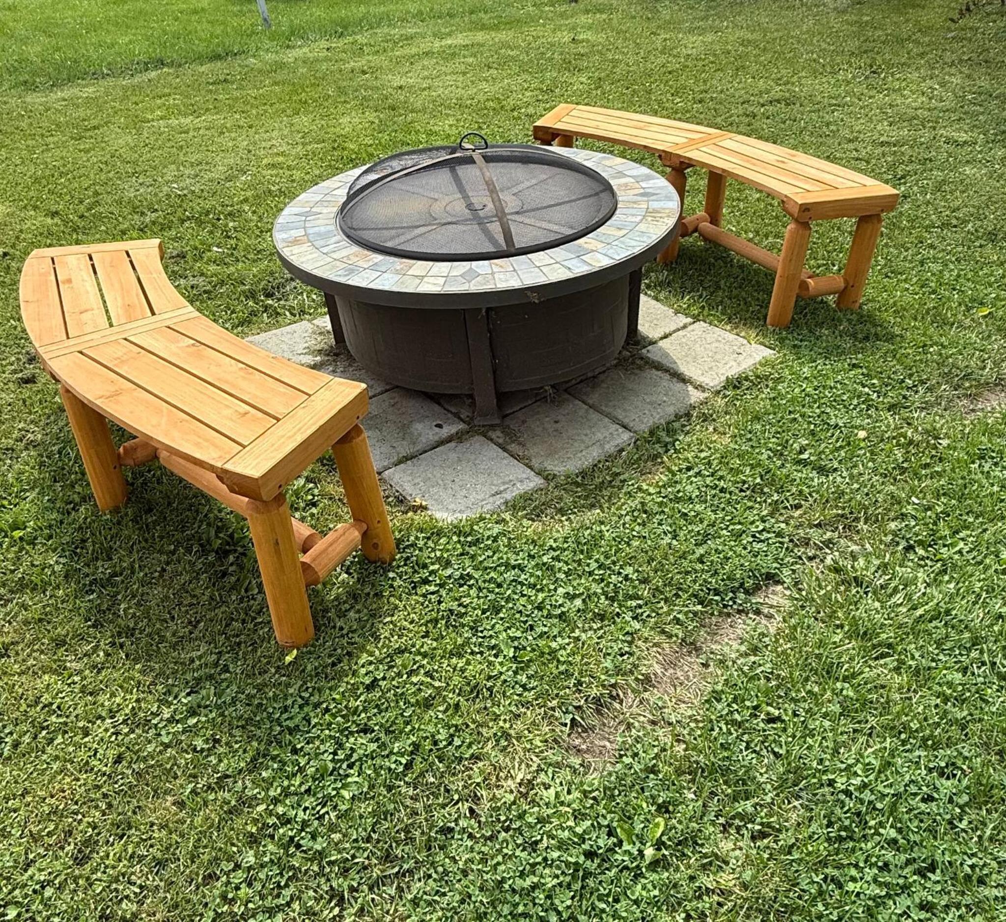 3 Bed Bath with yard and Fire Pit- Charming Small Town Exploring