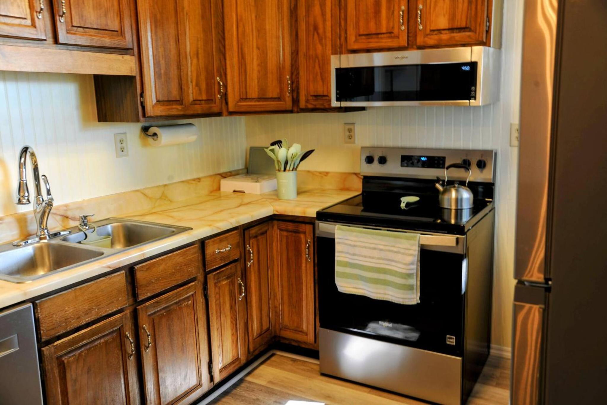 3 Bed Bath with yard and Fire Pit- Charming Small Town Exploring