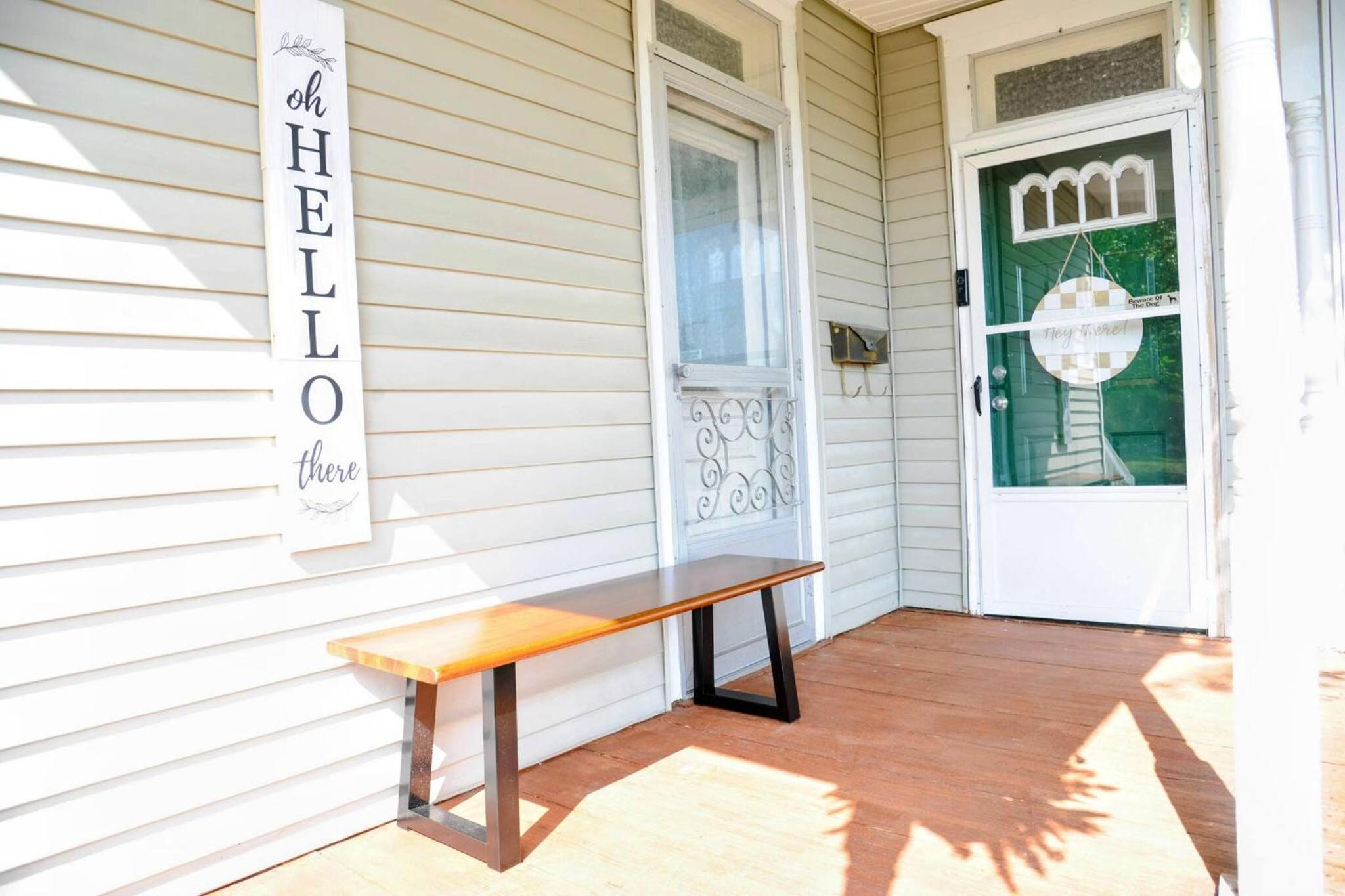 3 Bed Bath with yard and Fire Pit- Charming Small Town Exploring