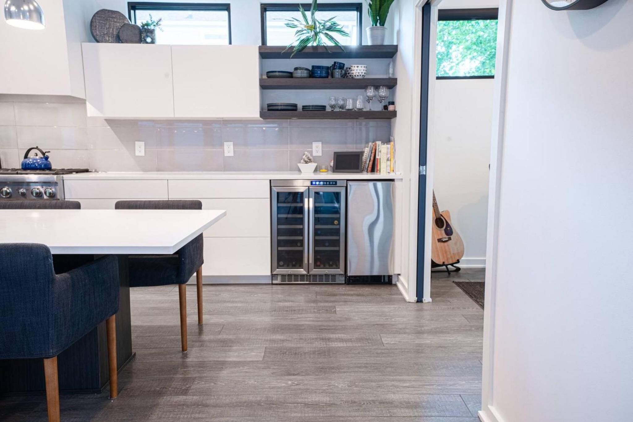 3 bed 3 bath Modern Luxury Home with Hot Tub and Rooftop Patio