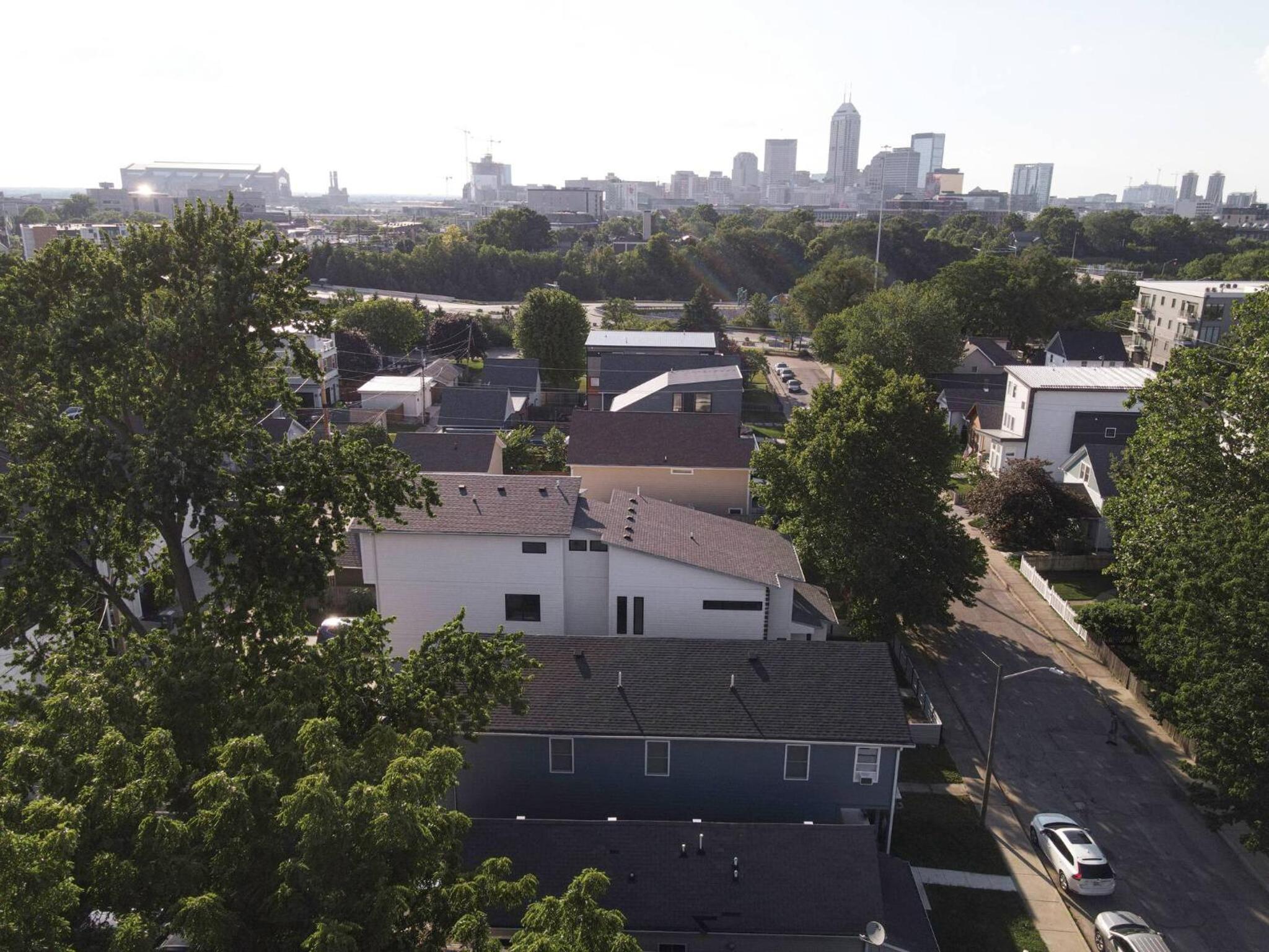 3 bed 3 bath Modern Luxury Home with Hot Tub and Rooftop Patio