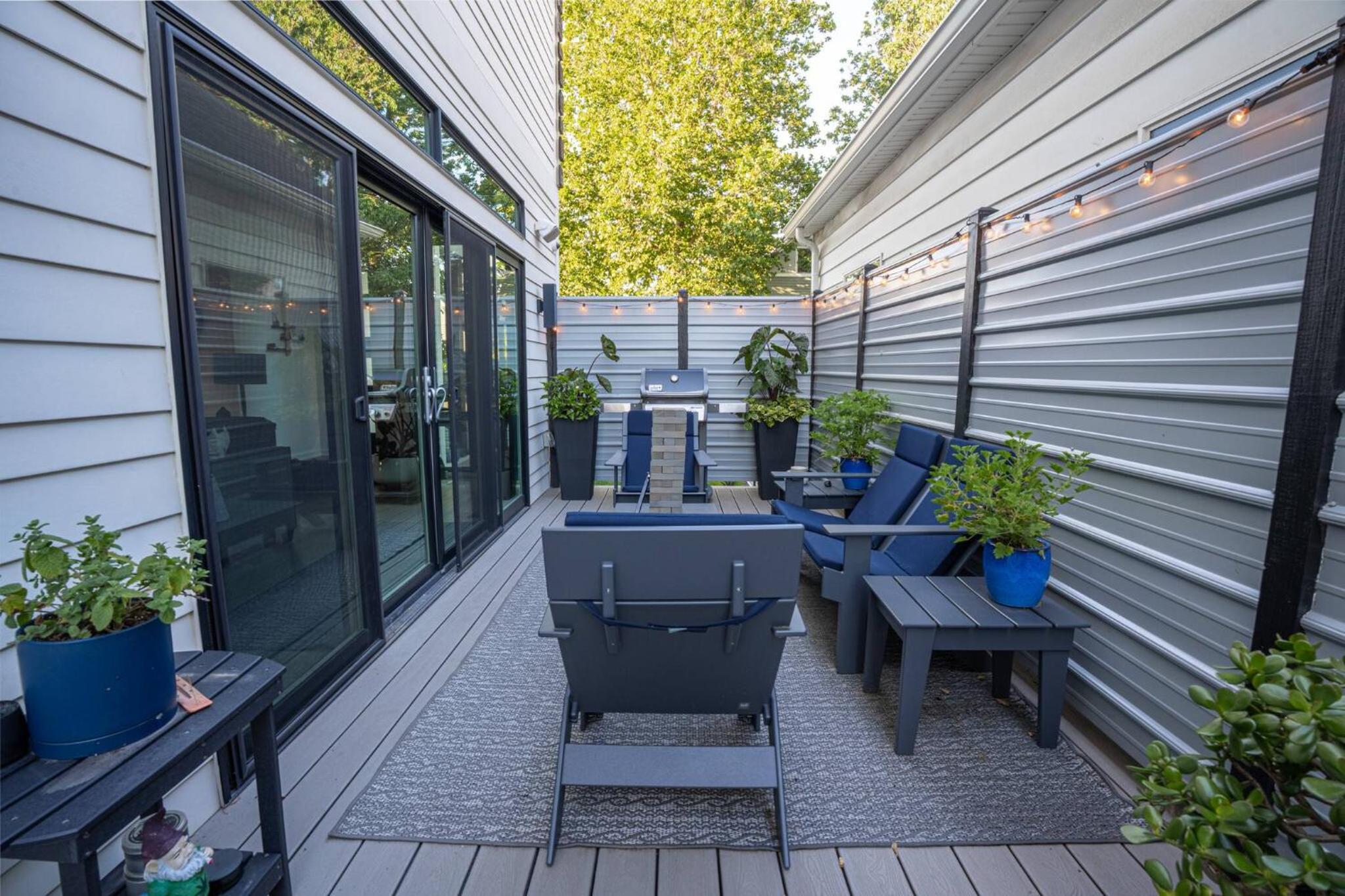 3 bed 3 bath Modern Luxury Home with Hot Tub and Rooftop Patio
