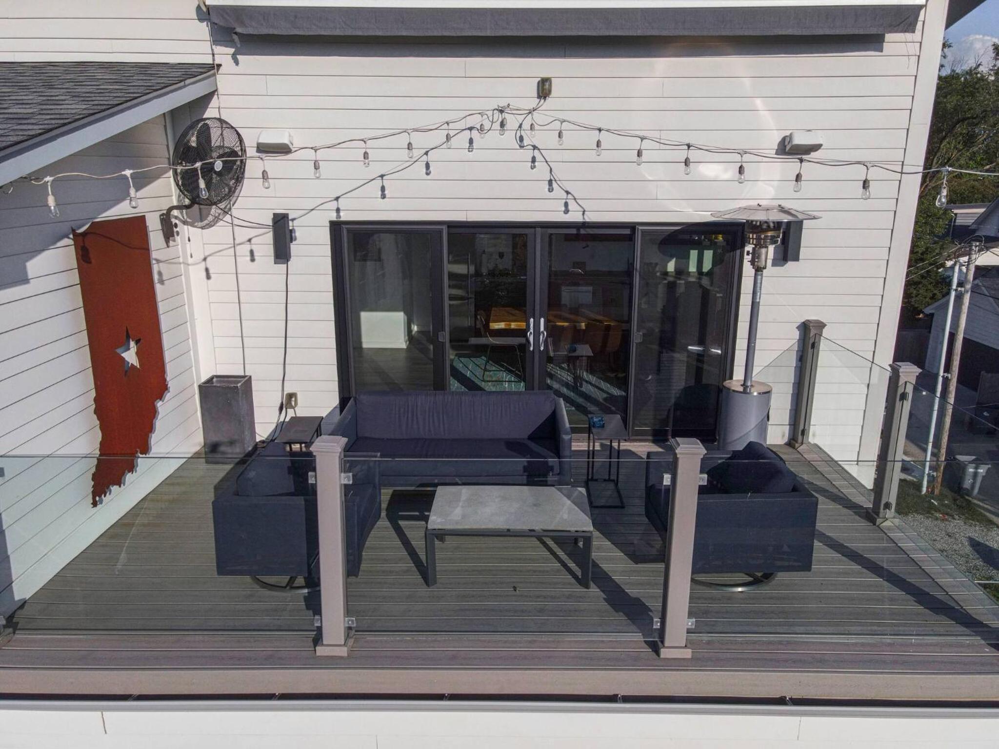 3 bed 3 bath Modern Luxury Home with Hot Tub and Rooftop Patio