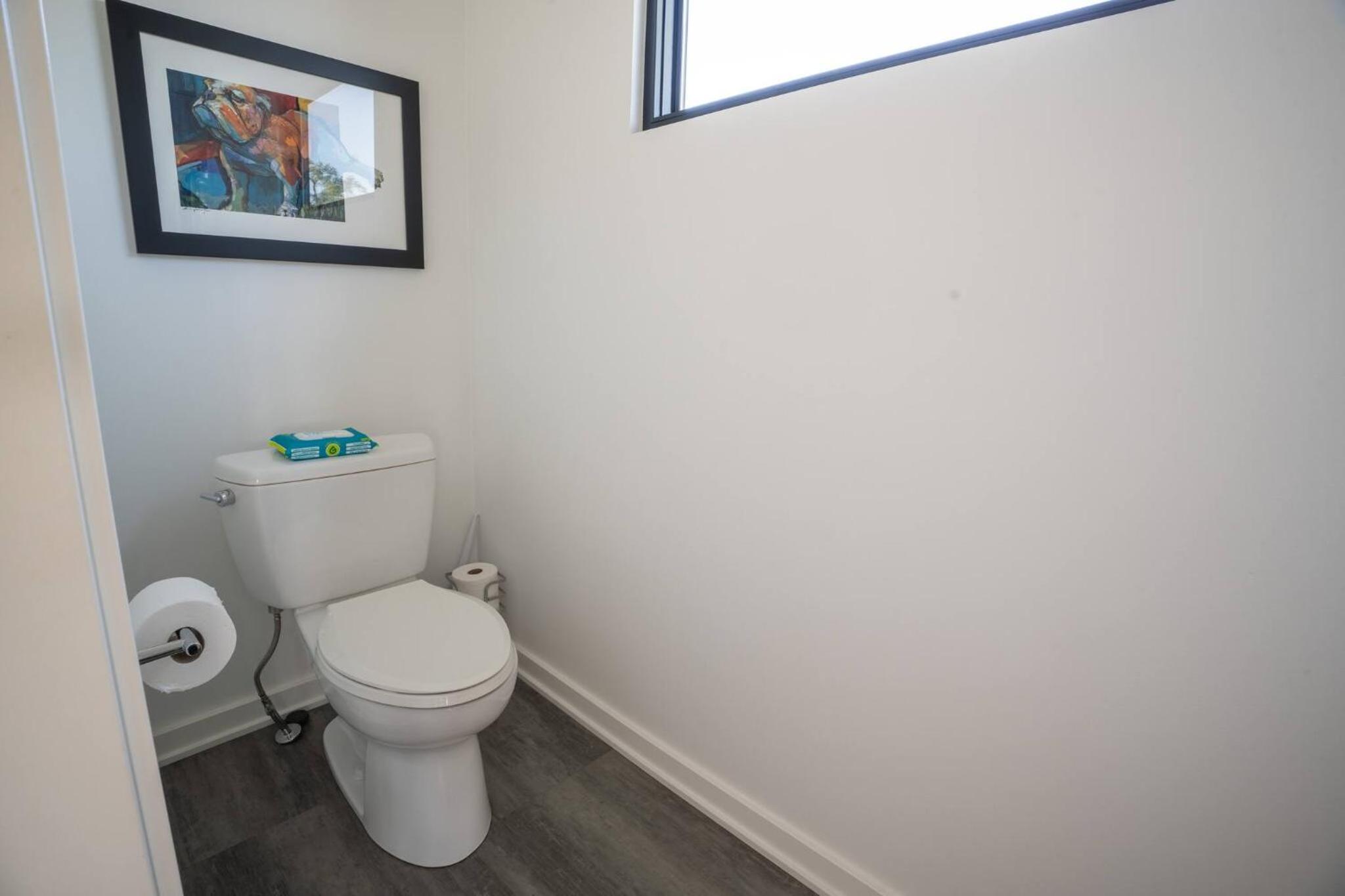 3 bed 3 bath Modern Luxury Home with Hot Tub and Rooftop Patio