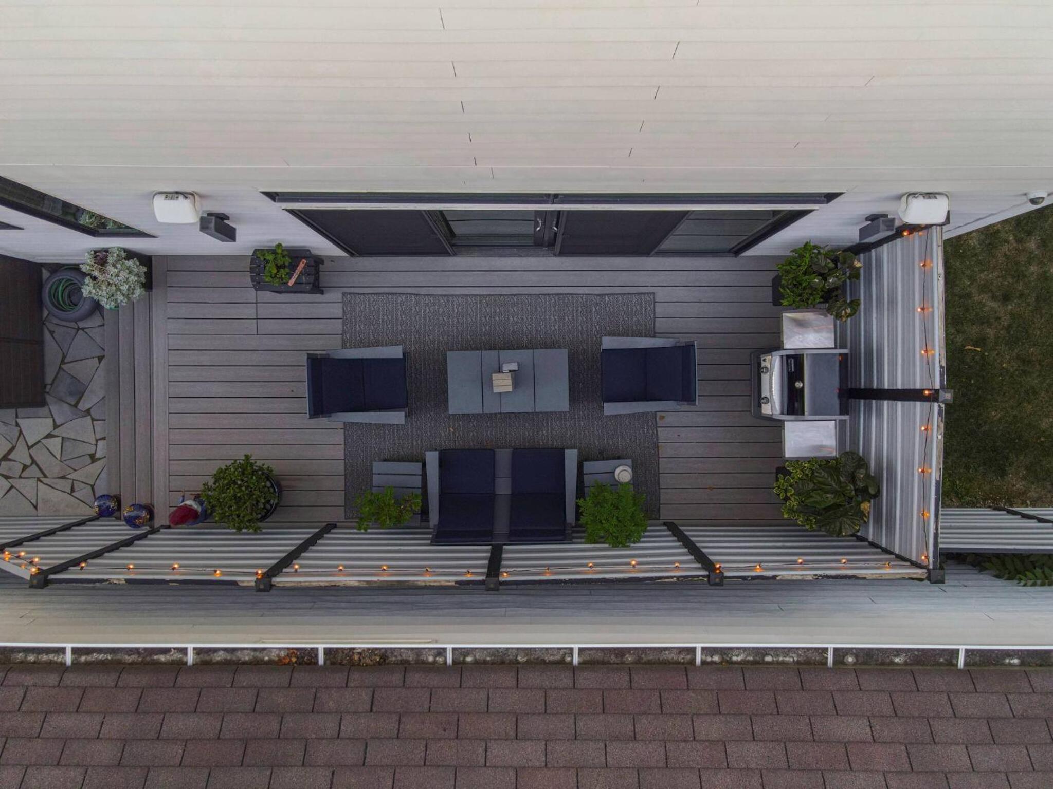 3 bed 3 bath Modern Luxury Home with Hot Tub and Rooftop Patio