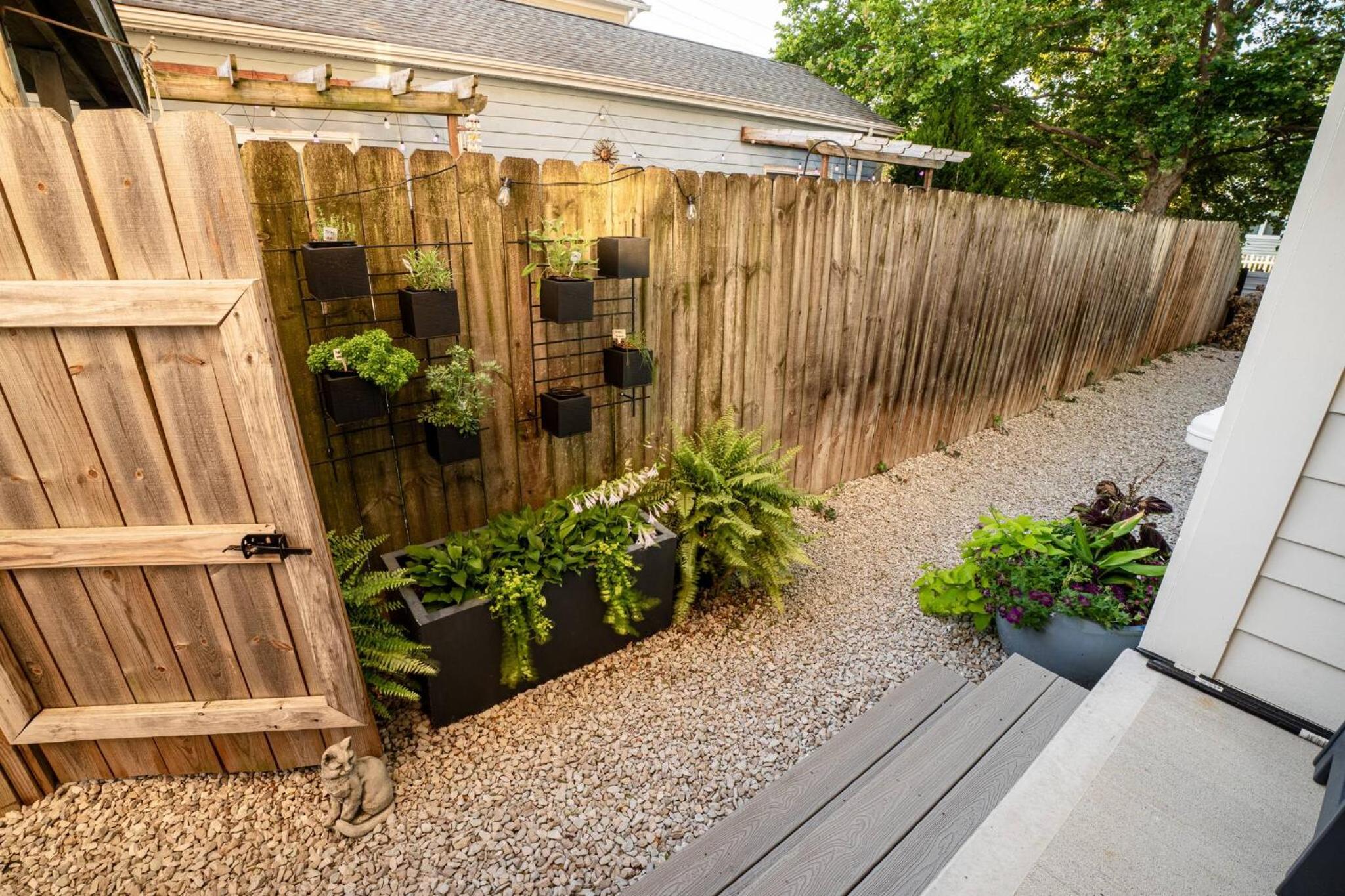3 bed 3 bath Modern Luxury Home with Hot Tub and Rooftop Patio