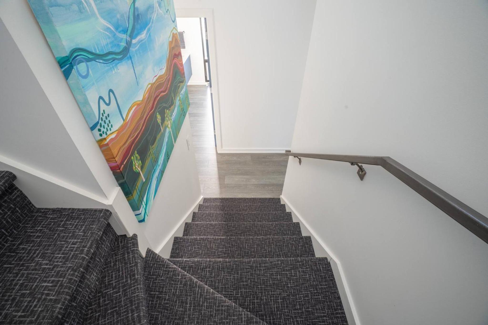 3 bed 3 bath Modern Luxury Home with Hot Tub and Rooftop Patio