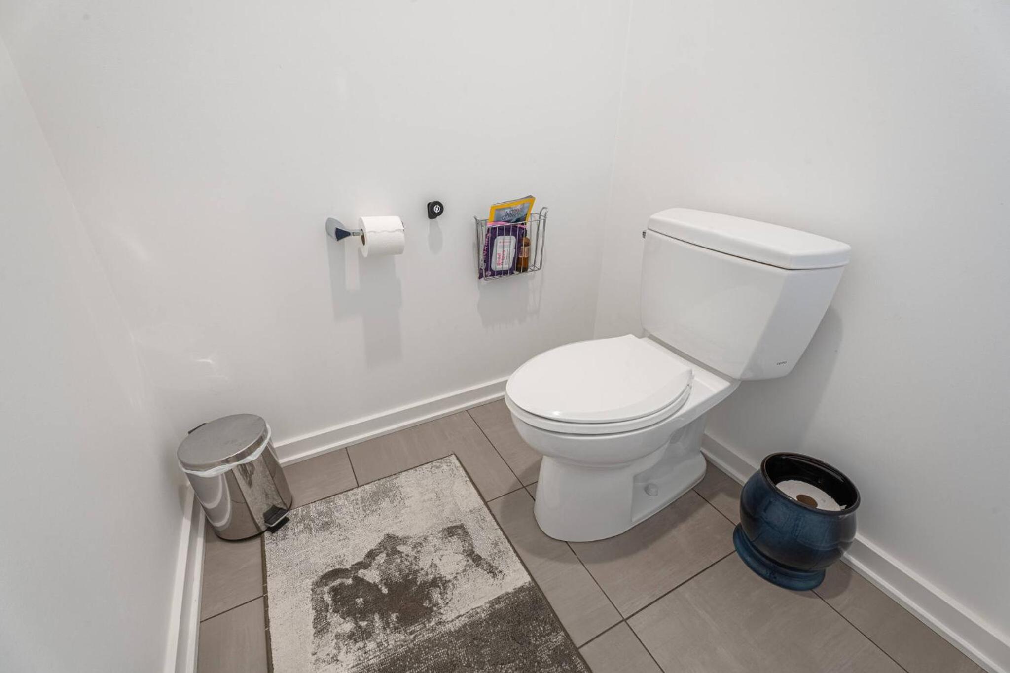 3 bed 3 bath Modern Luxury Home with Hot Tub and Rooftop Patio