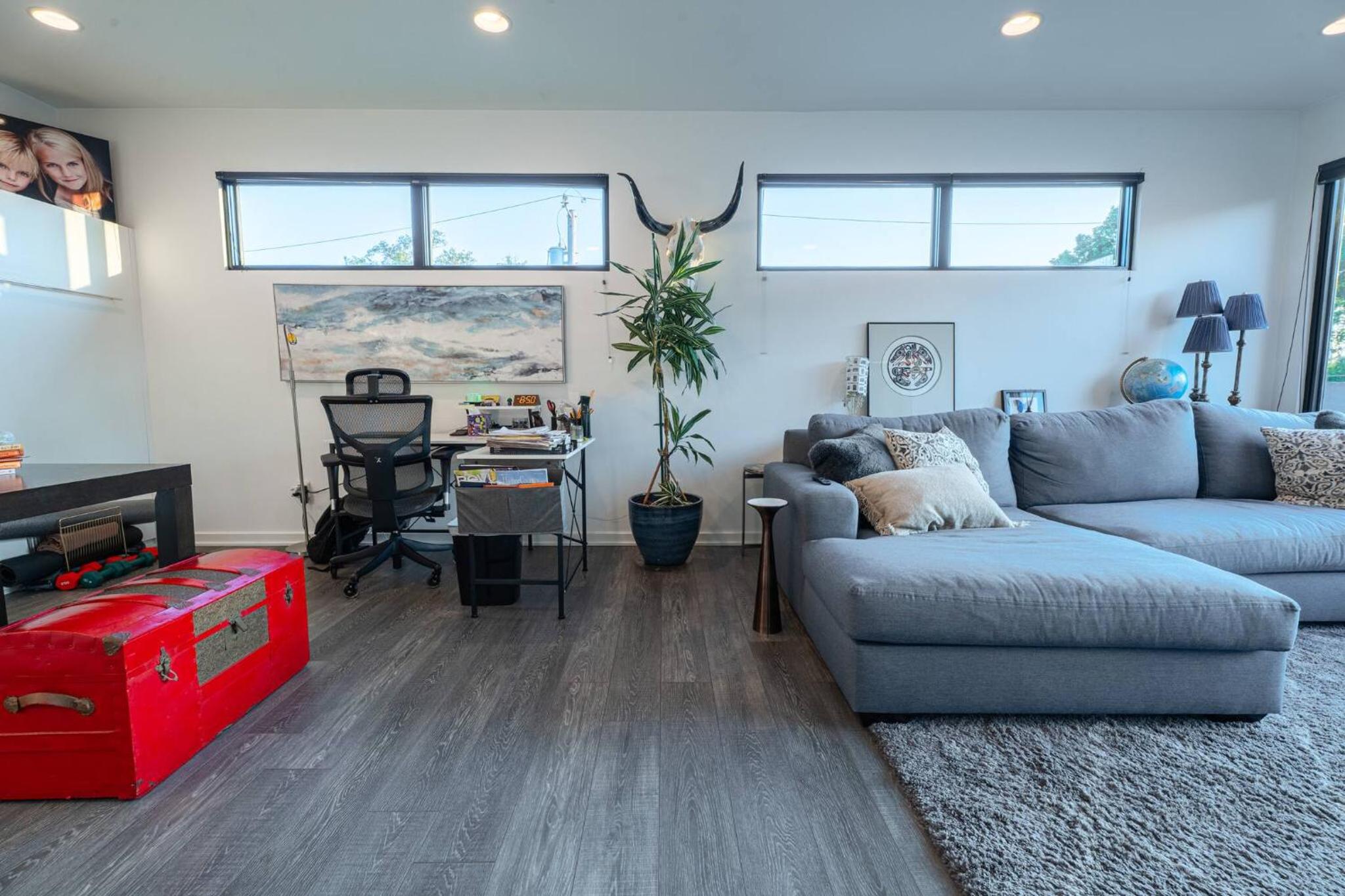 3 bed 3 bath Modern Luxury Home with Hot Tub and Rooftop Patio