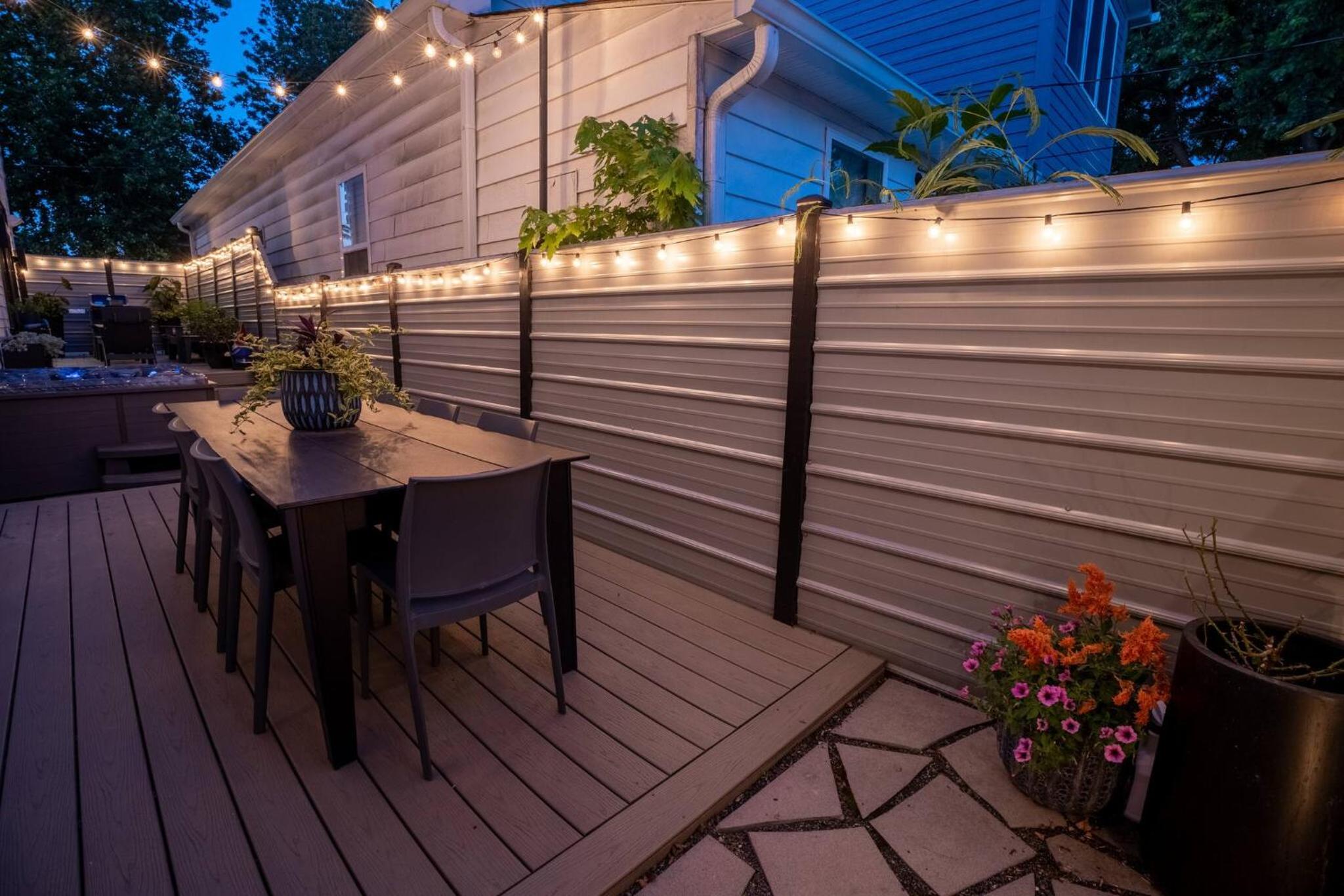 3 bed 3 bath Modern Luxury Home with Hot Tub and Rooftop Patio