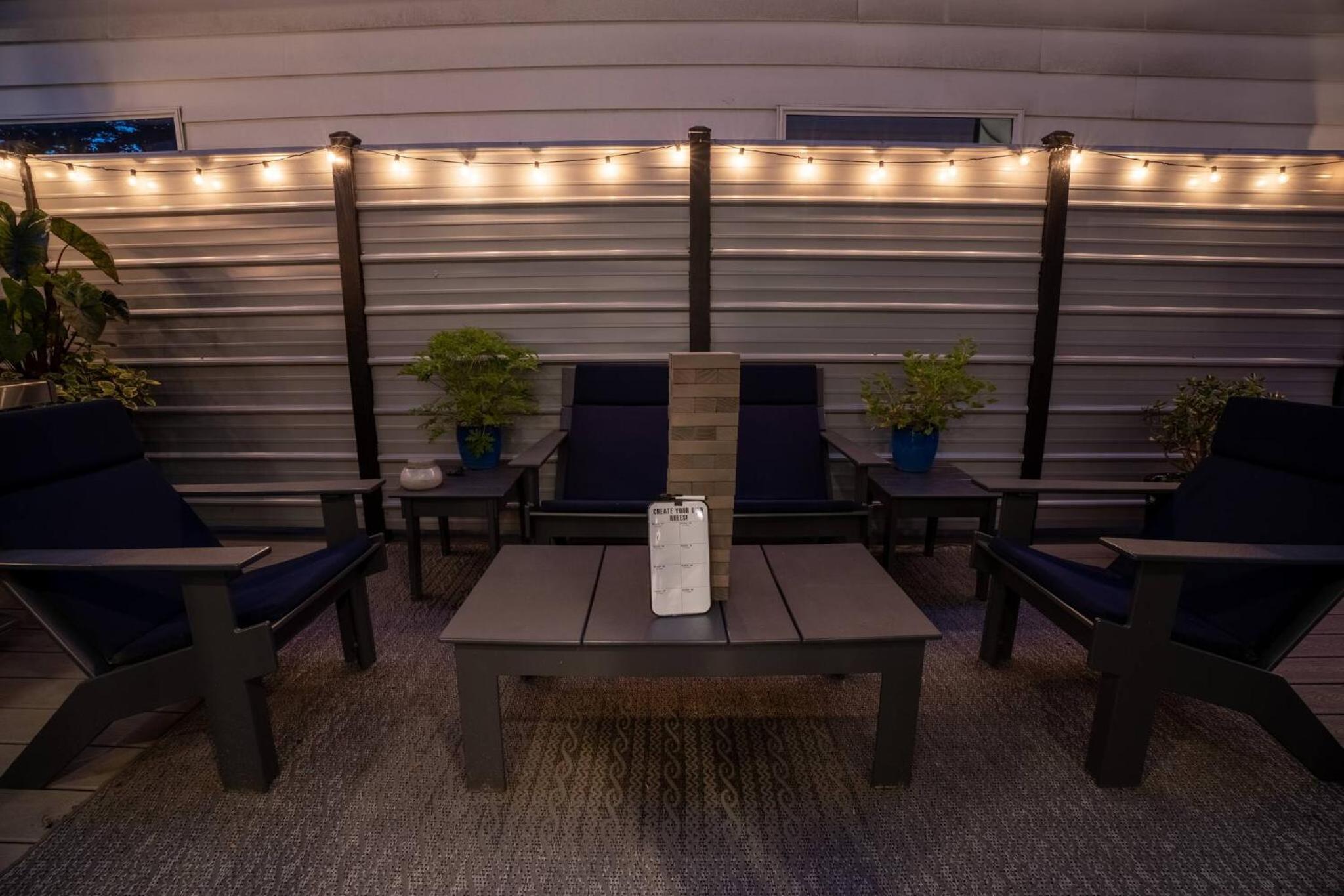 3 bed 3 bath Modern Luxury Home with Hot Tub and Rooftop Patio