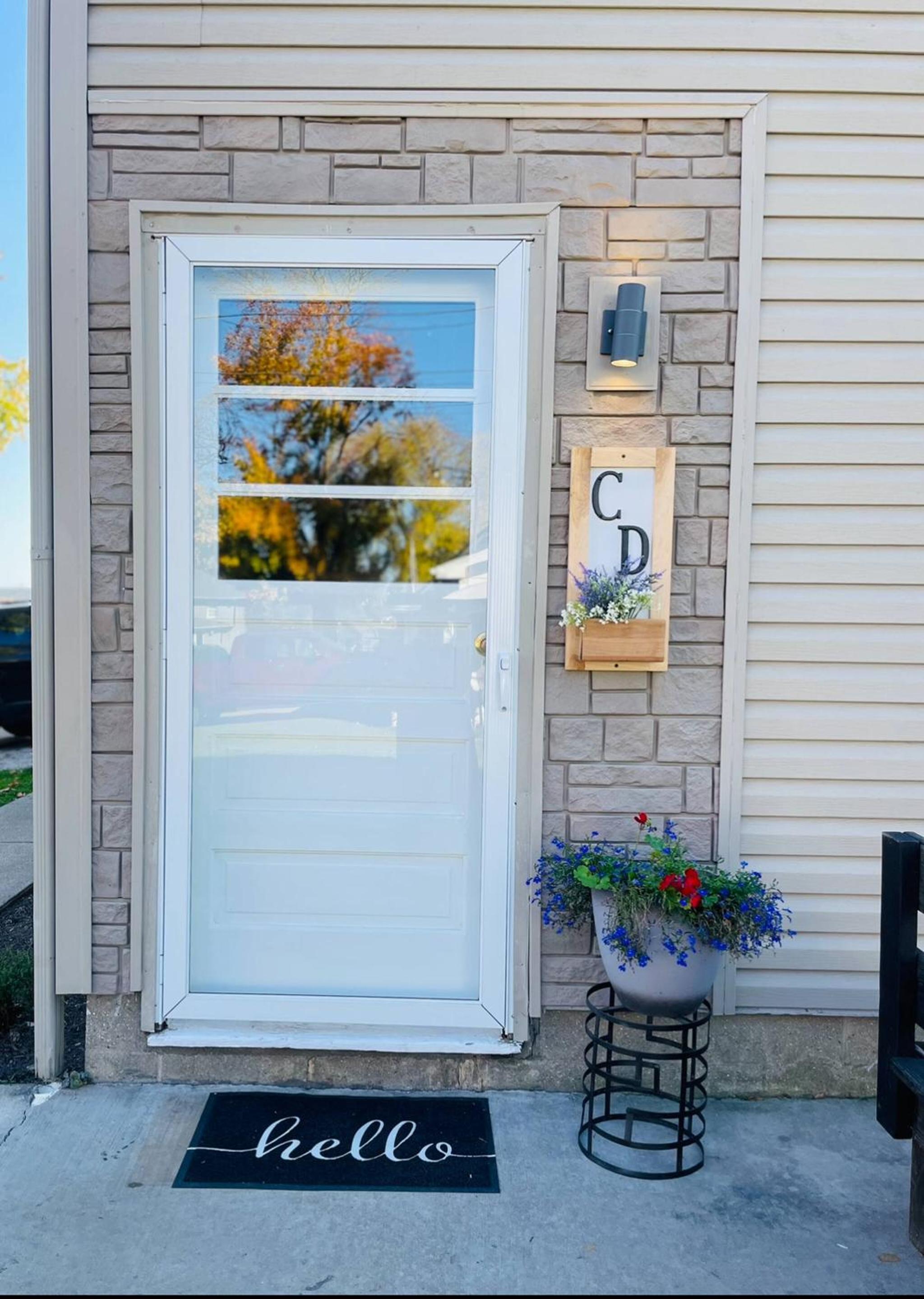1 BR Cozy Apartment with Fire Pit Short walk to town