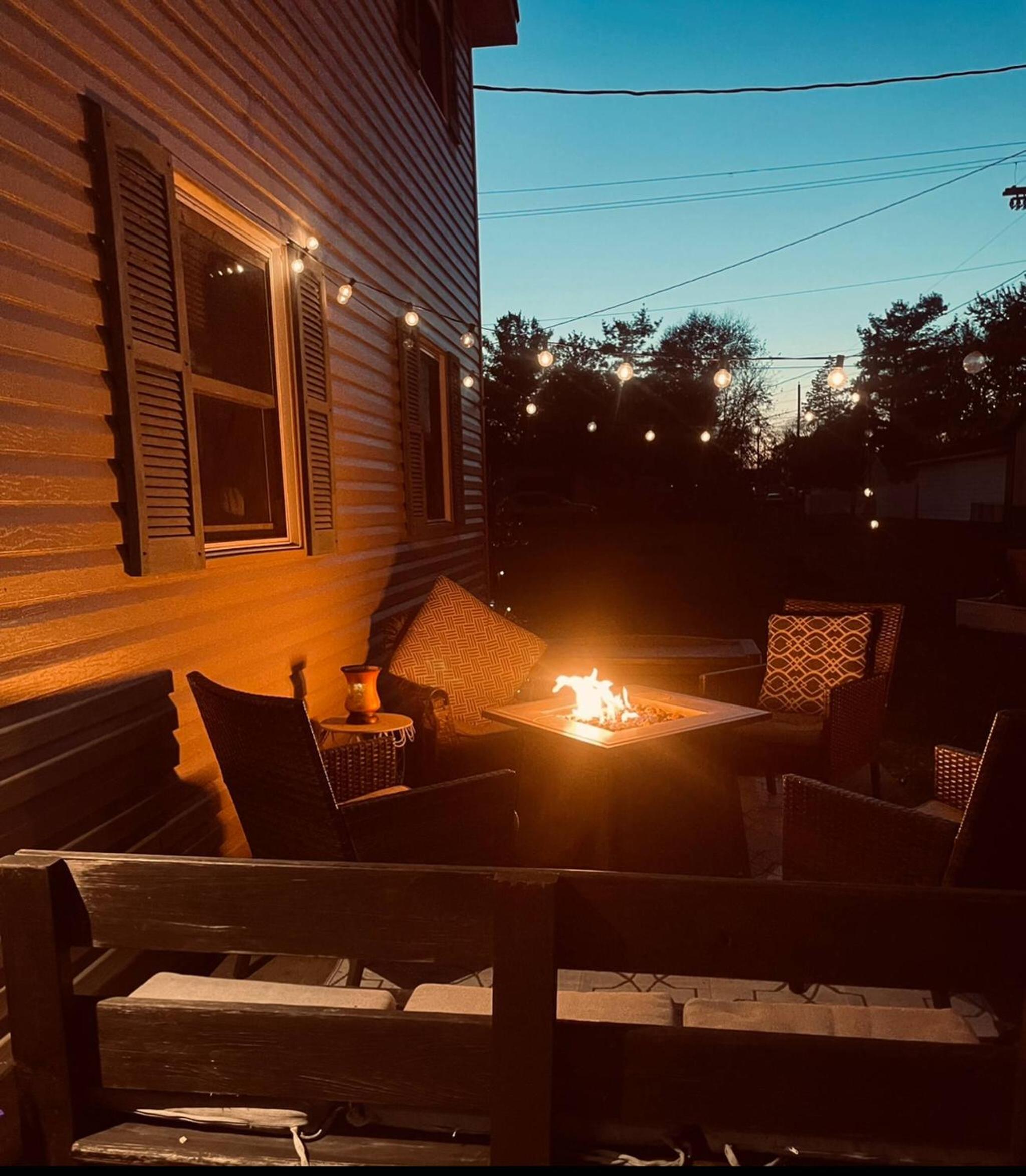 1 BR Cozy Apartment with Fire Pit Short walk to town