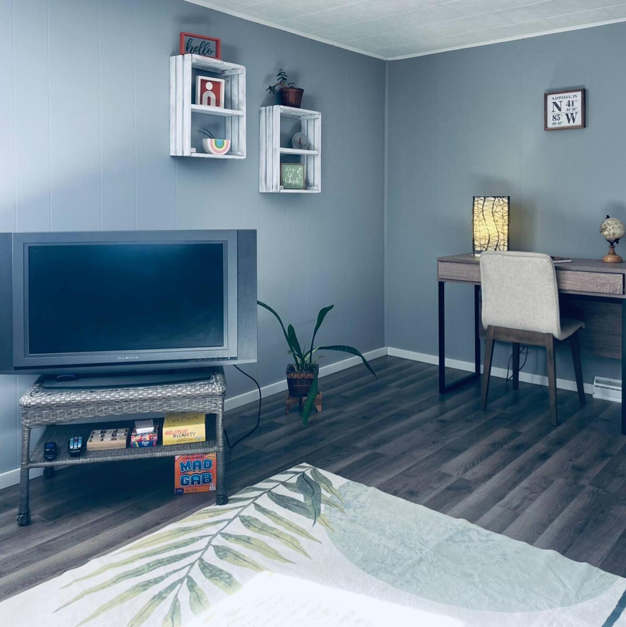 1 BR Cozy Apartment with Fire Pit Short walk to town