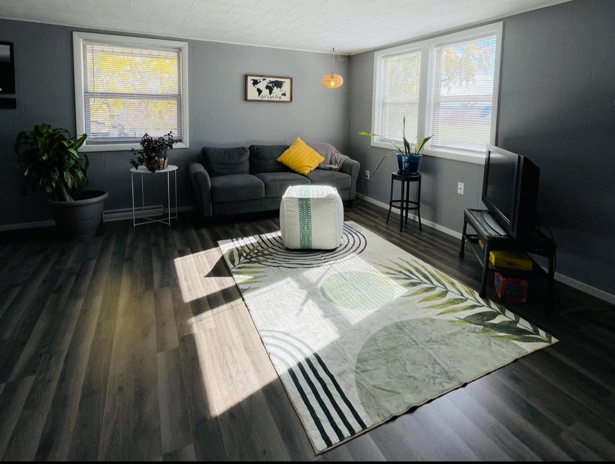 1 BR Cozy Apartment with Fire Pit Short walk to town