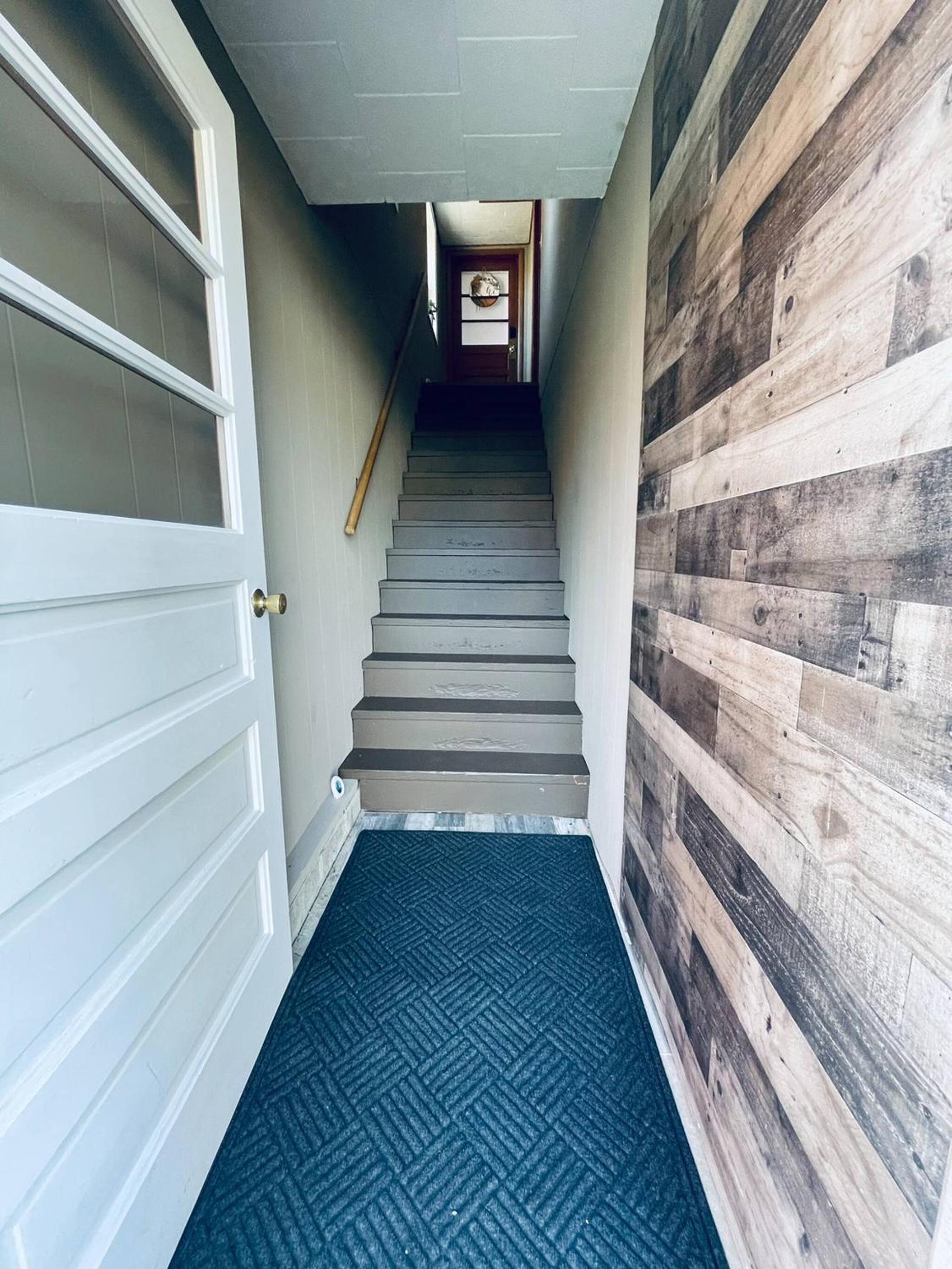 1 BR Cozy Apartment with Fire Pit Short walk to town