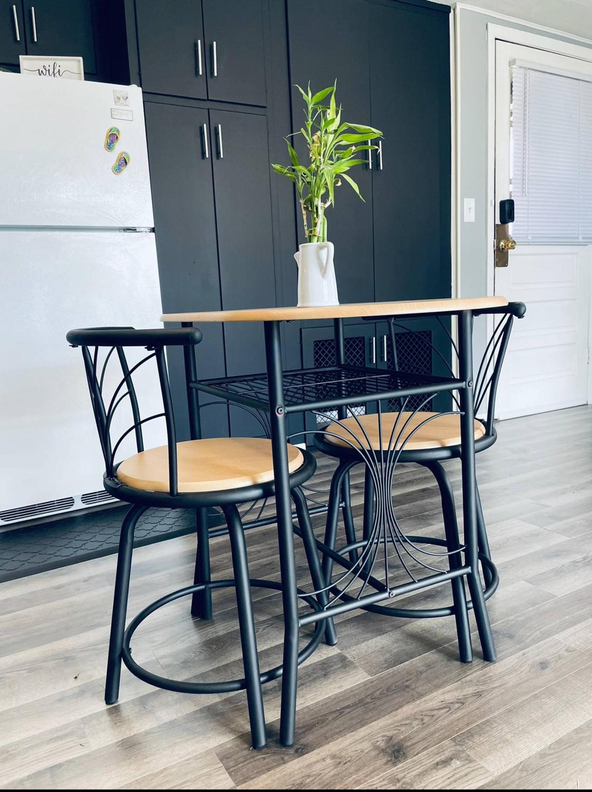 1 BR Cozy Apartment with Fire Pit Short walk to town