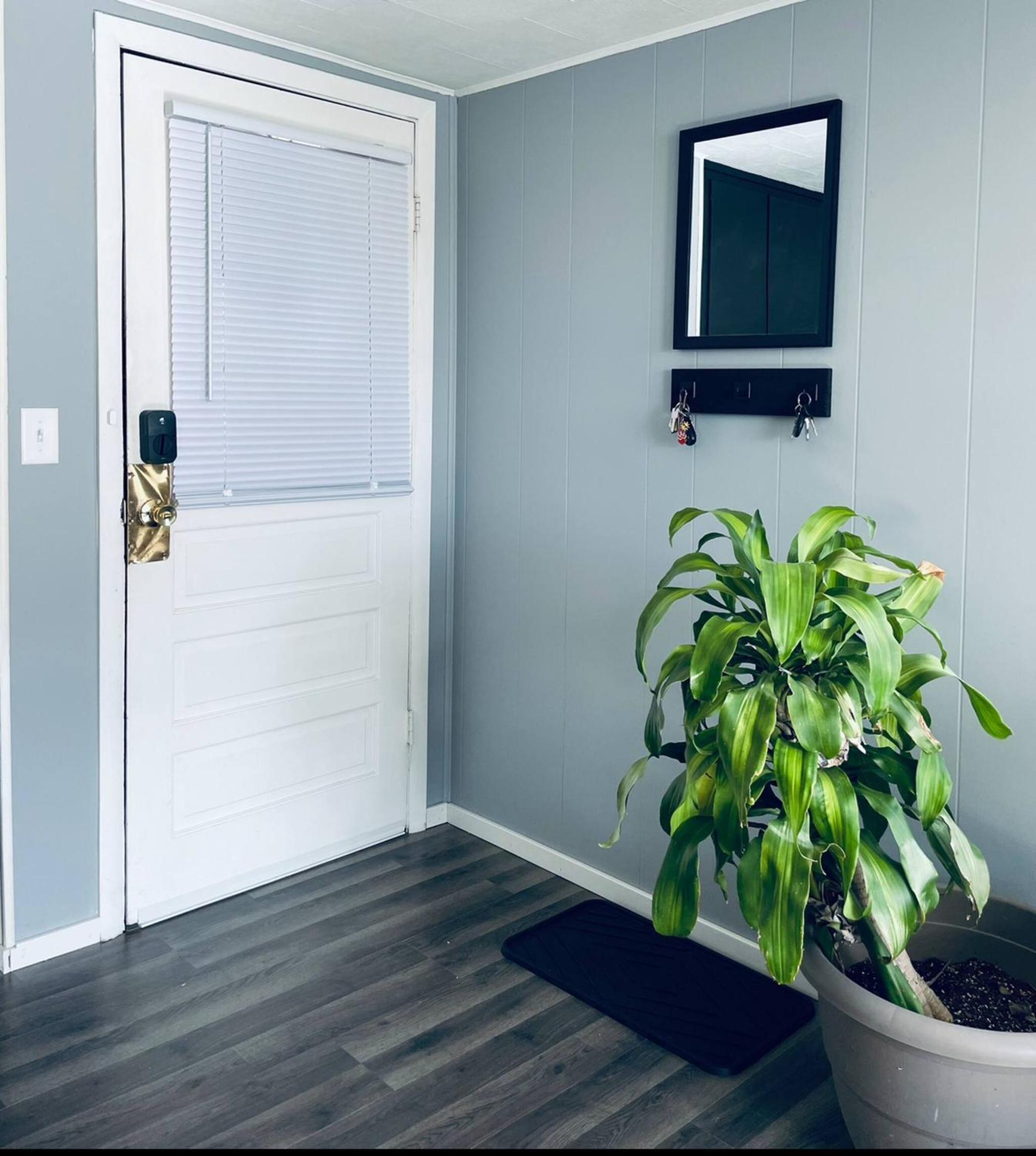 1 BR Cozy Apartment with Fire Pit Short walk to town