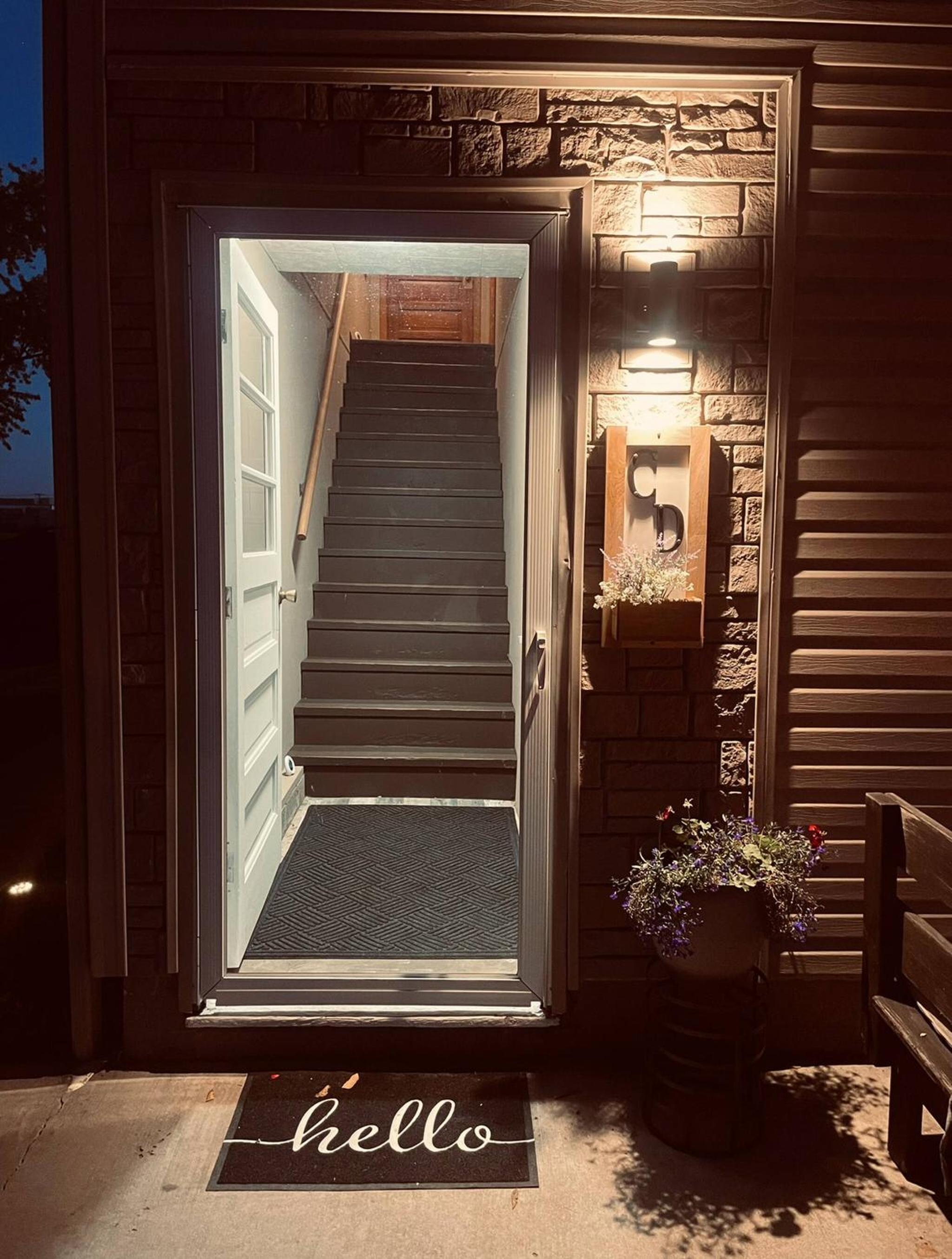 1 BR Cozy Apartment with Fire Pit Short walk to town