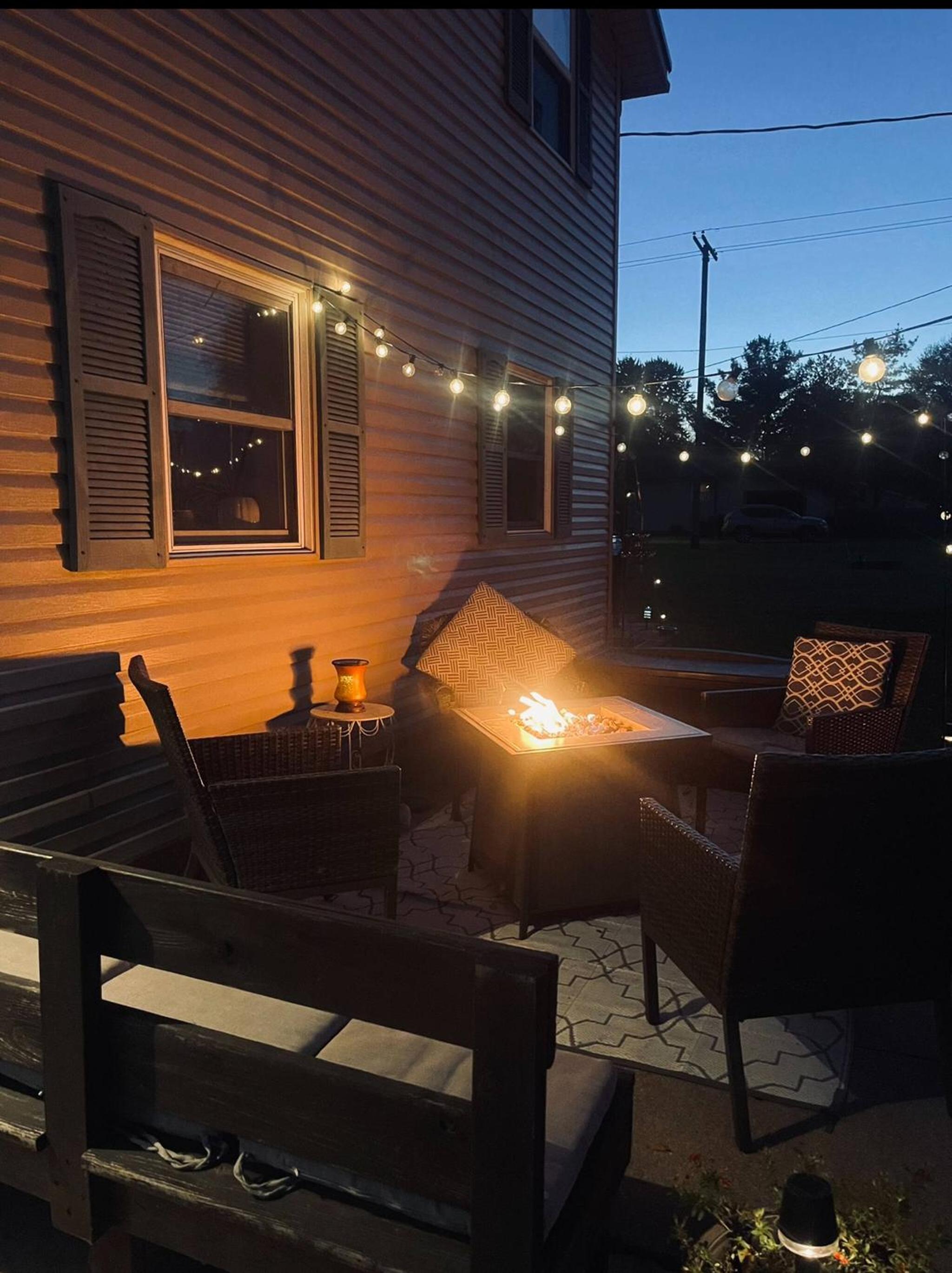 1 BR Cozy Apartment with Fire Pit Short walk to town