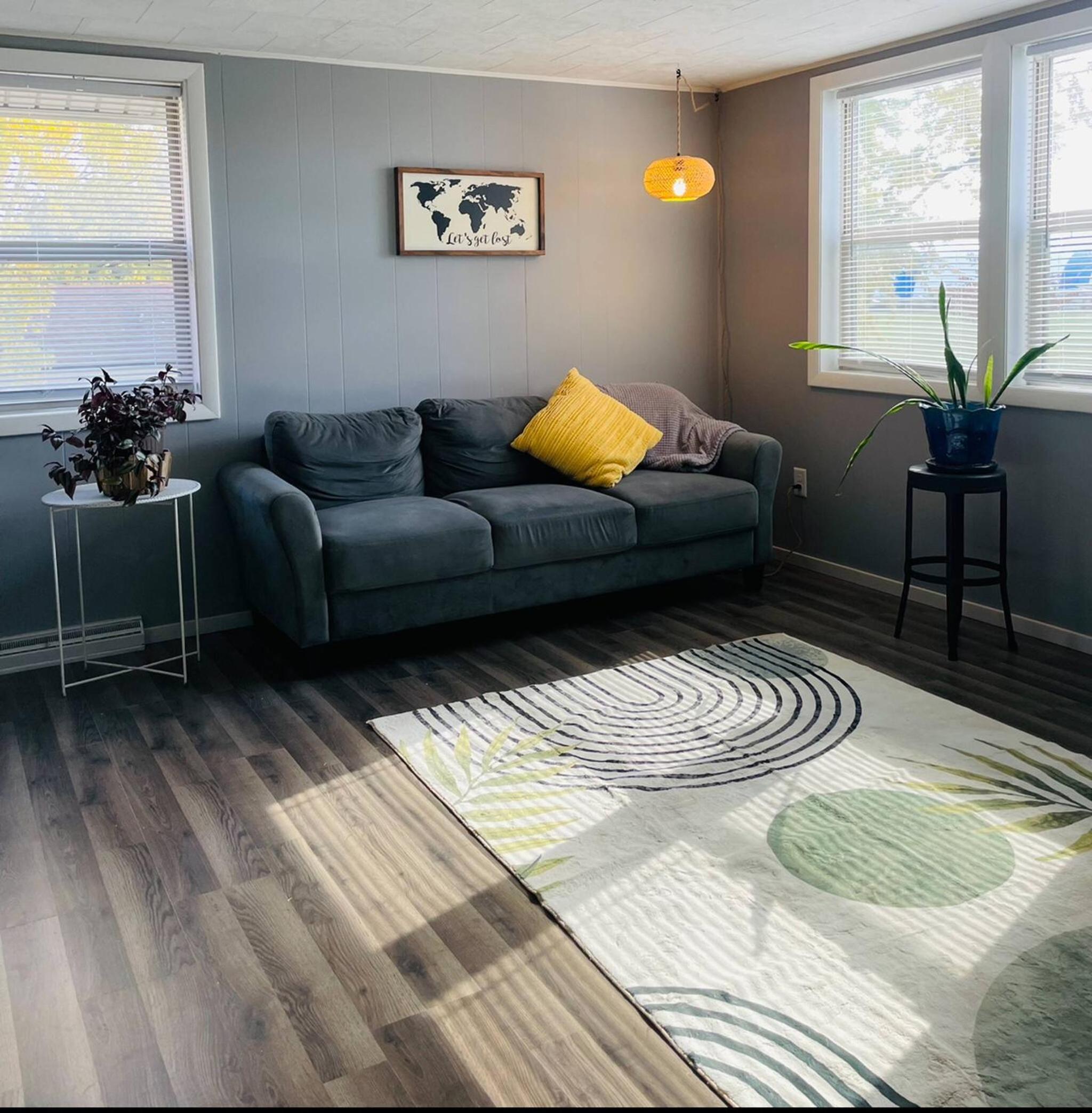 1 BR Cozy Apartment with Fire Pit Short walk to town