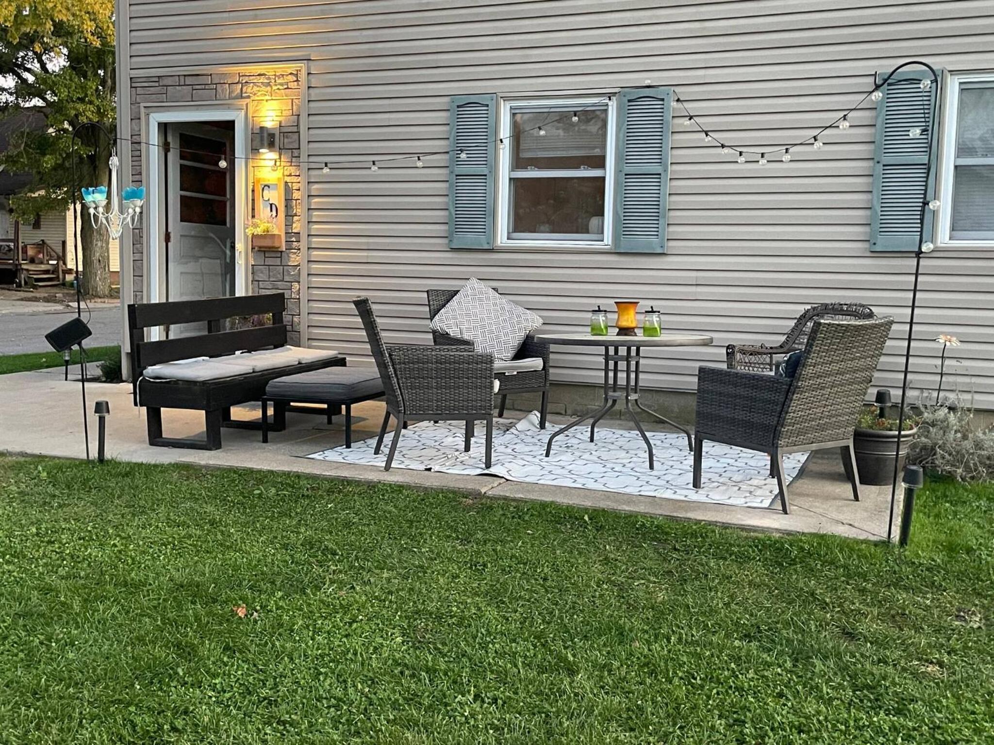 1 BR Cozy Apartment with Fire Pit Short walk to town