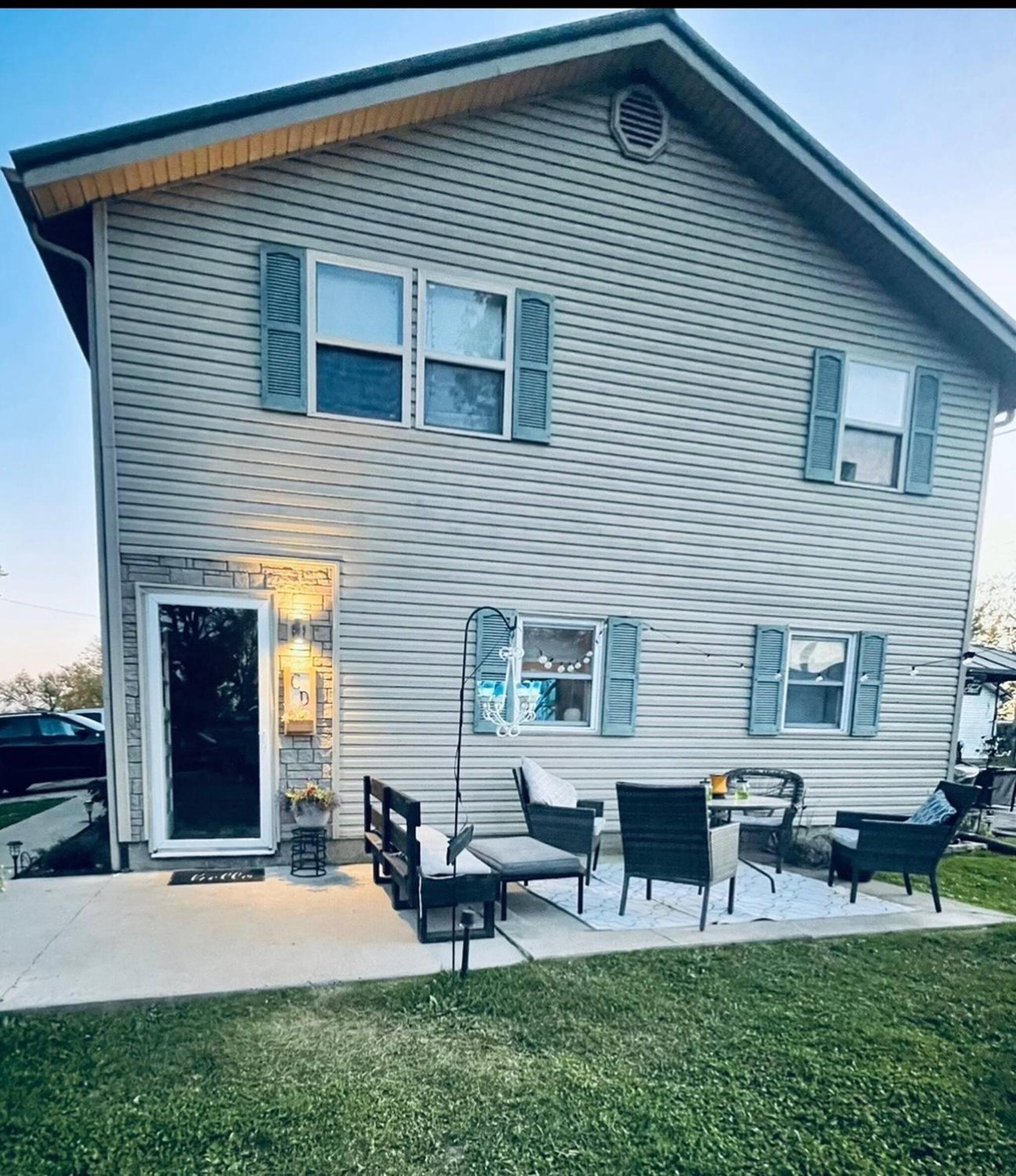 1 BR Cozy Apartment with Fire Pit Short walk to town